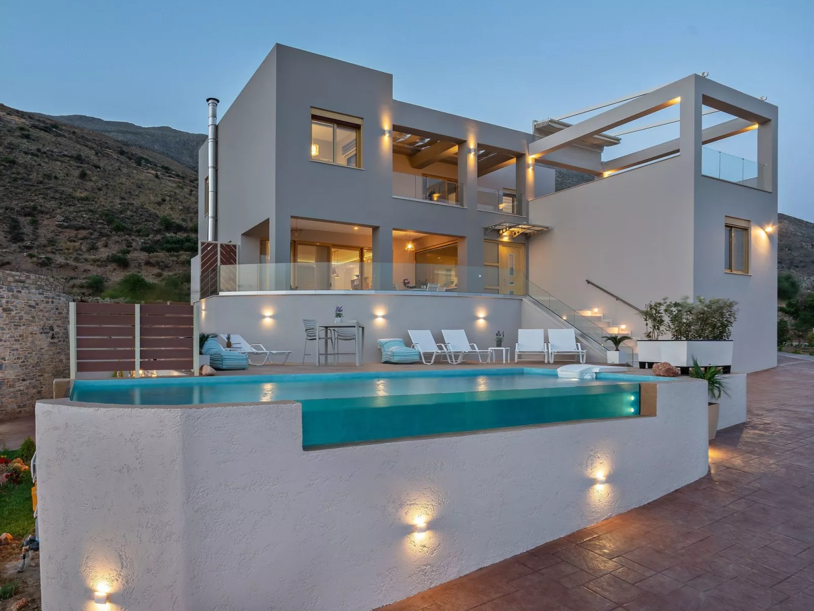 Villa Privater Pool Jacuzzi BBQ Kinderbereich-Outside