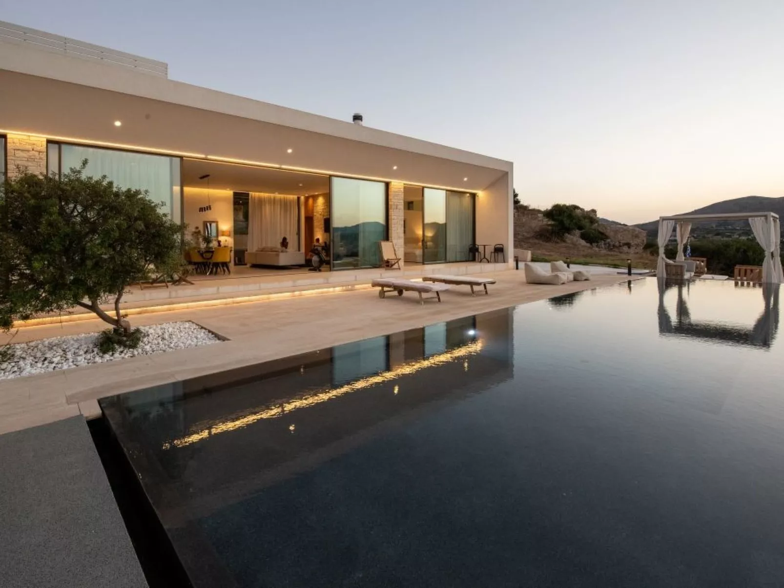 Neue einzigartige Villa mit atemberaubender Aussicht in Strandnähe-Drinnen