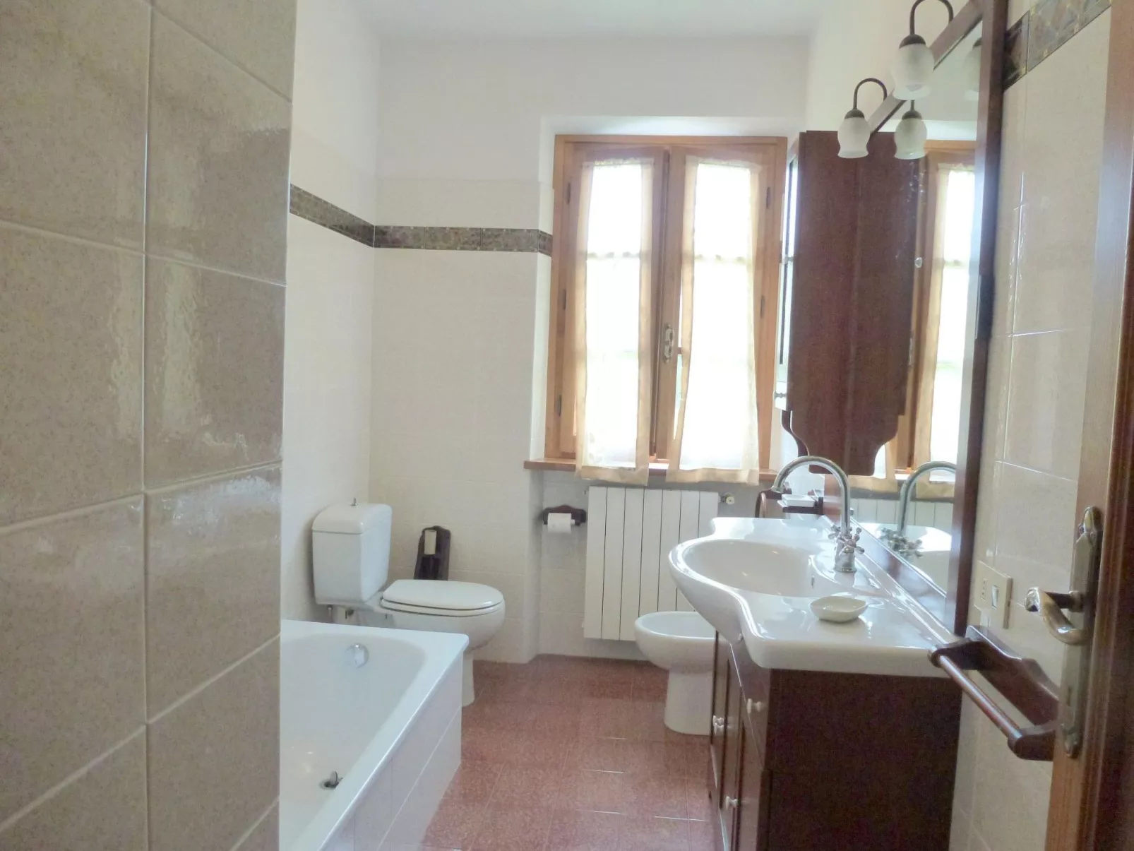 Tolles Ferienhaus in Camaiore mit Privatem Pool-Inside