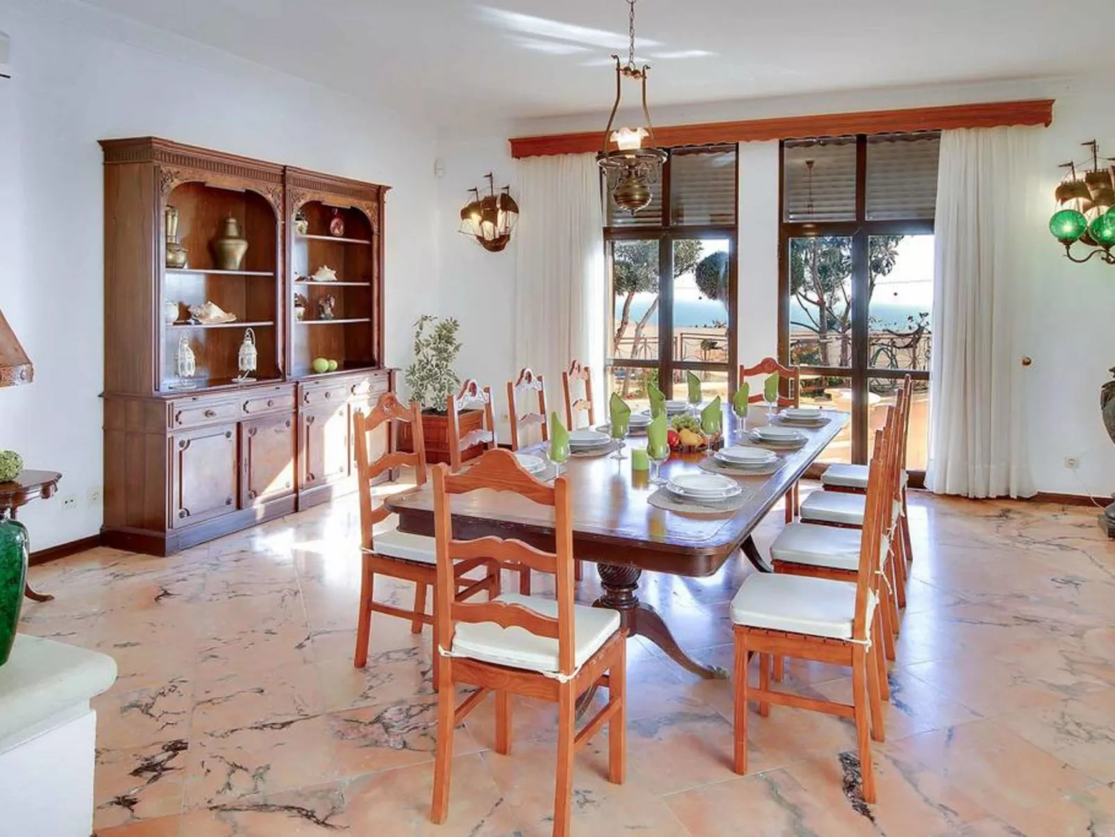 Chalet "Villa Albuar" mit eigenem Pool-Inside