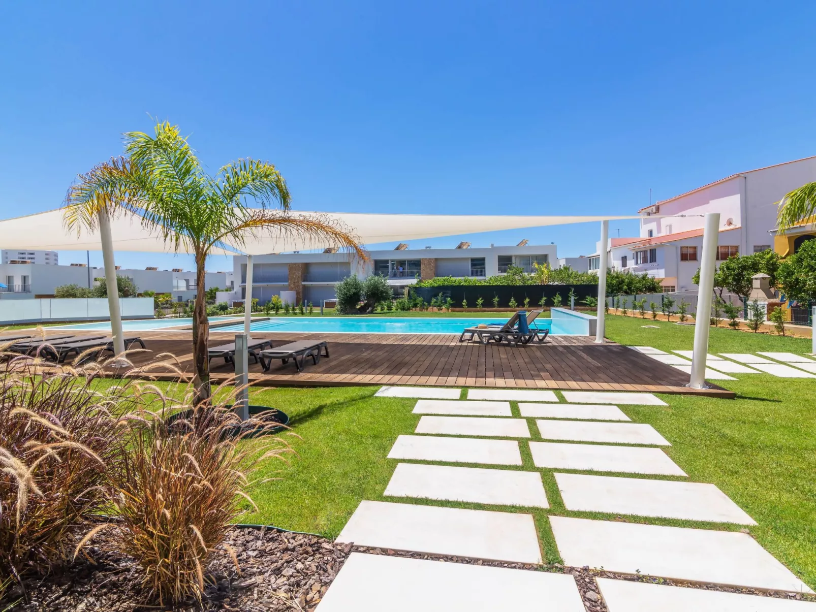 Garten Design brandneue Wohnung mit Pool-Image-tags.info