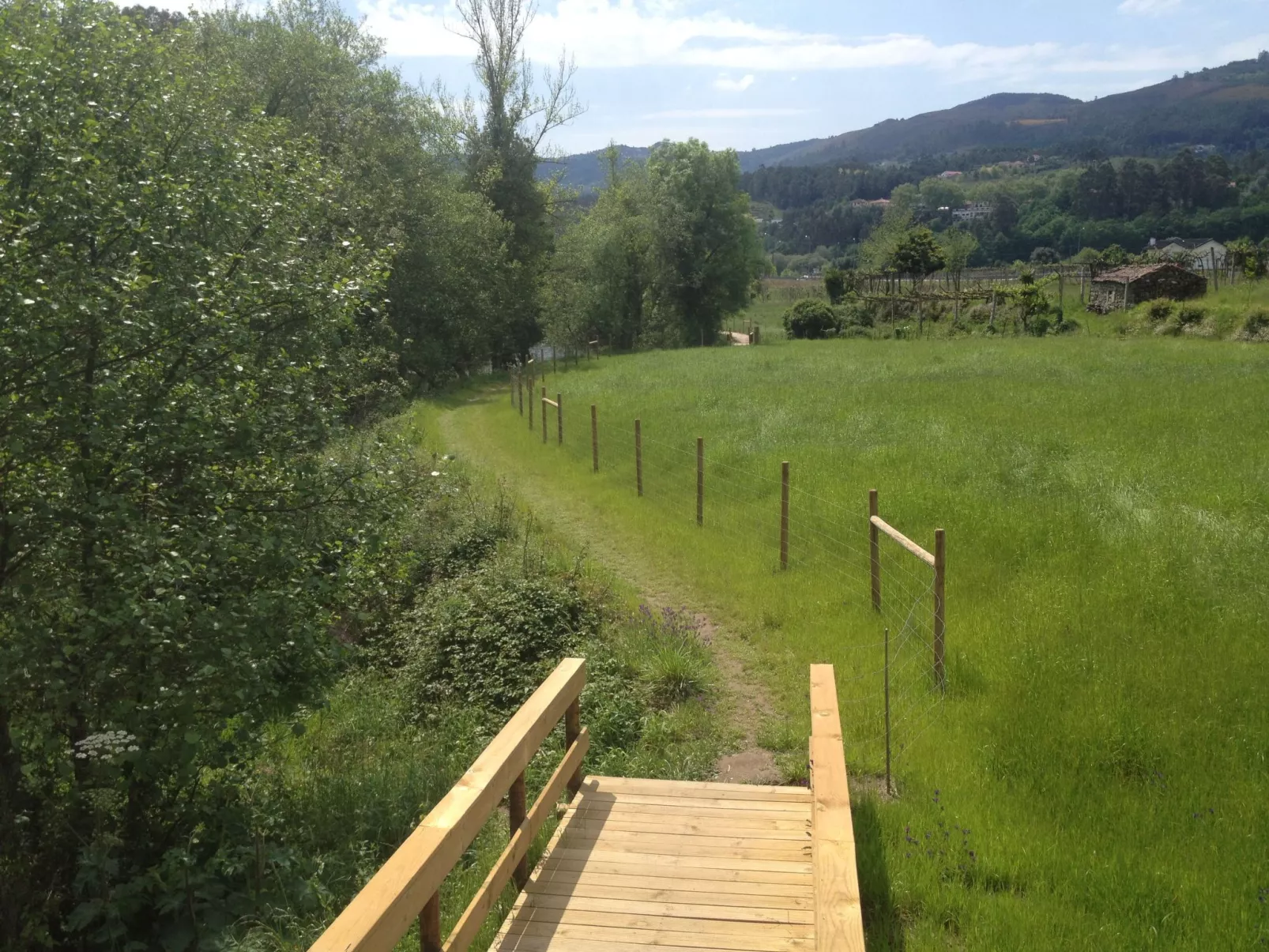 "Großmutters Häuschen" mit überdachter Terrasse-Draußen