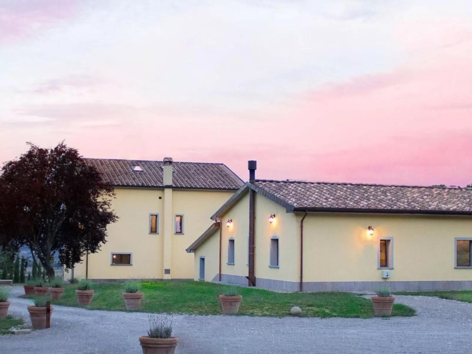 Villa Cantone mit beheiztem Pool-Outside