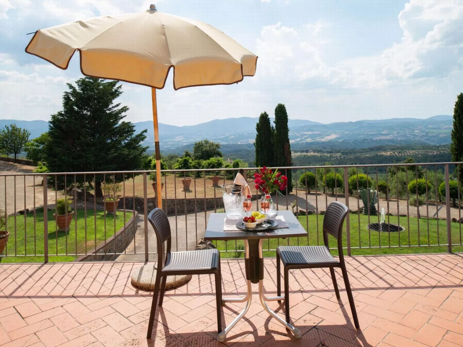 Unterkunft in der Residenz, Schwimmbad, Tennis, Restaurant-Dehors