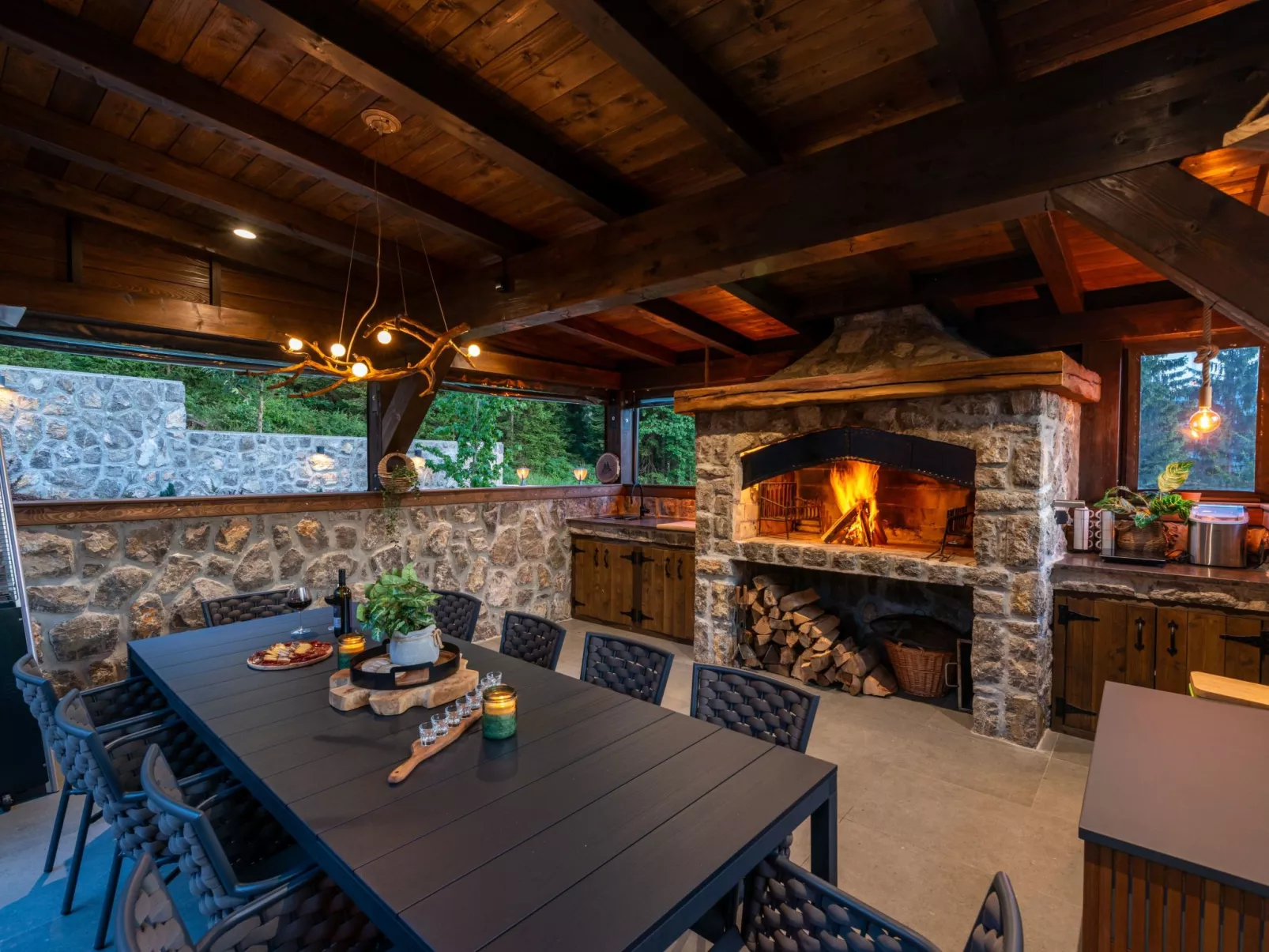 Chalet "Forest Hill" mit Hallenbad-Outside