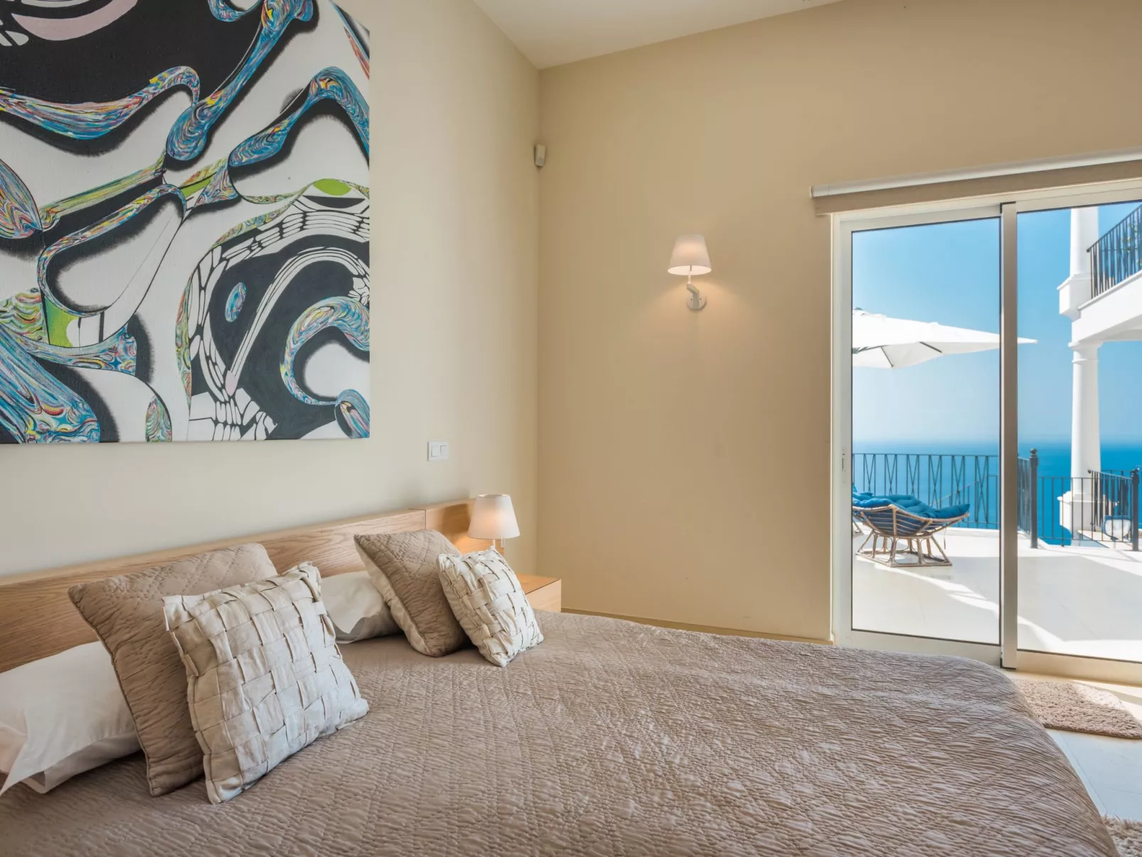 Schönes Ferienhaus in Sao Goncalo mit Privatem Pool-Dedans