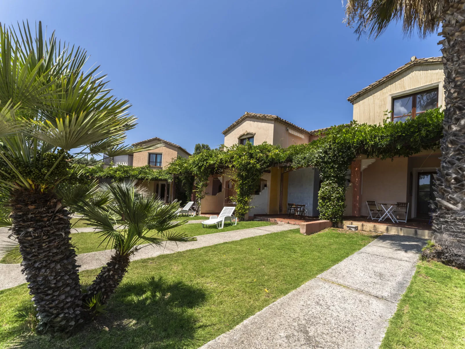 Baia delle Palme-Outside