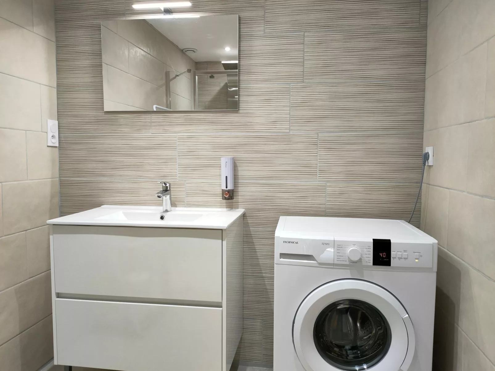 Gite Lys Montagnes du Jura mit Spa Sauna Fluss-Inside