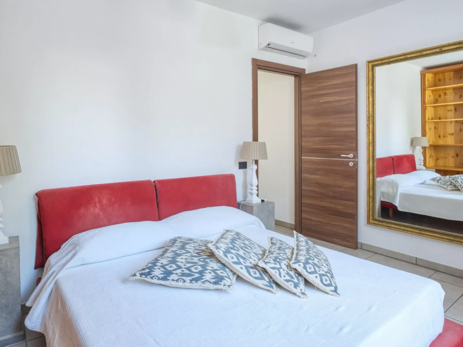 Villa of Wings-Inside