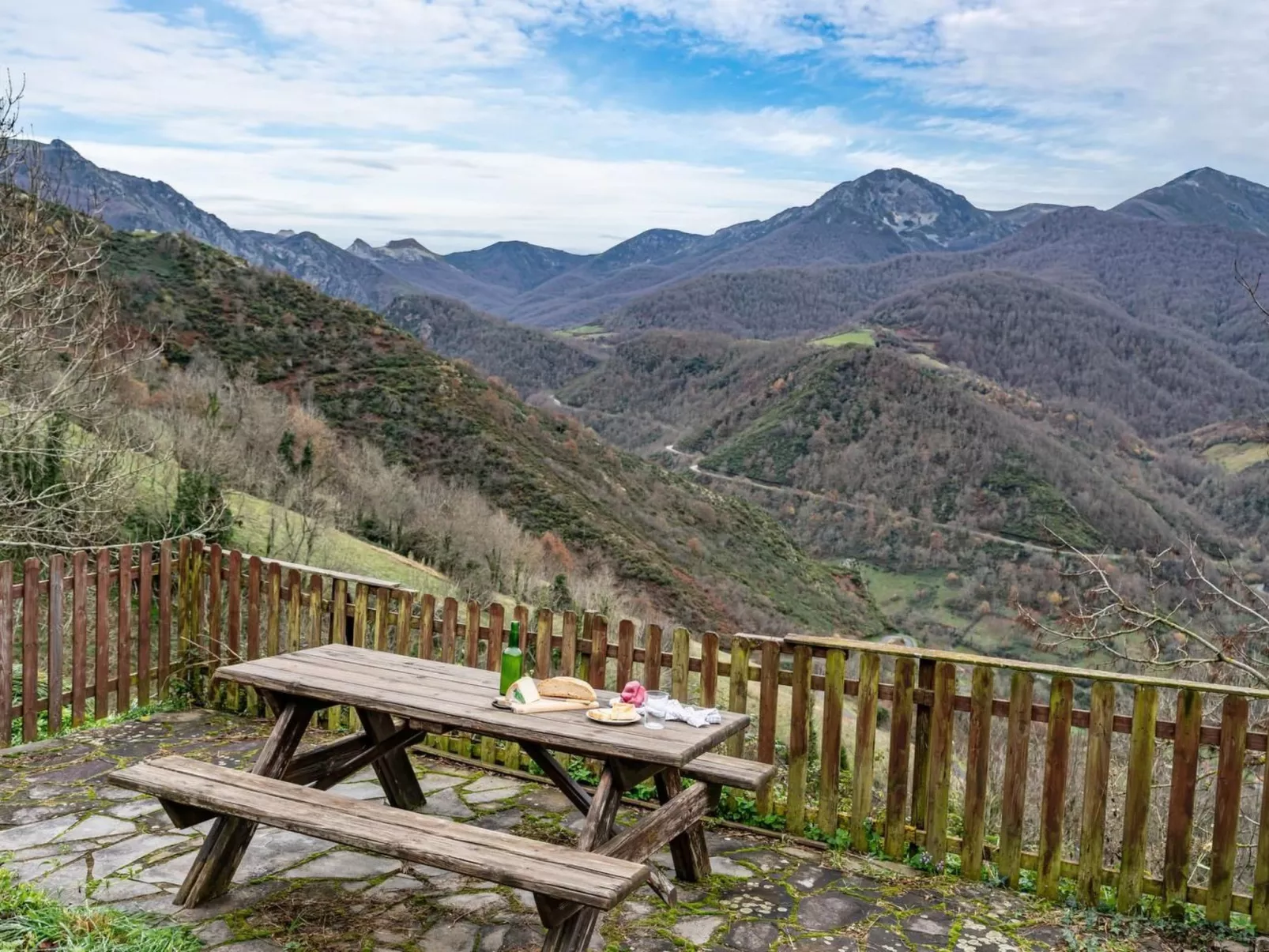Berghütte mit Terrasse, Kamin und Jacuzzi-Image-tags.info