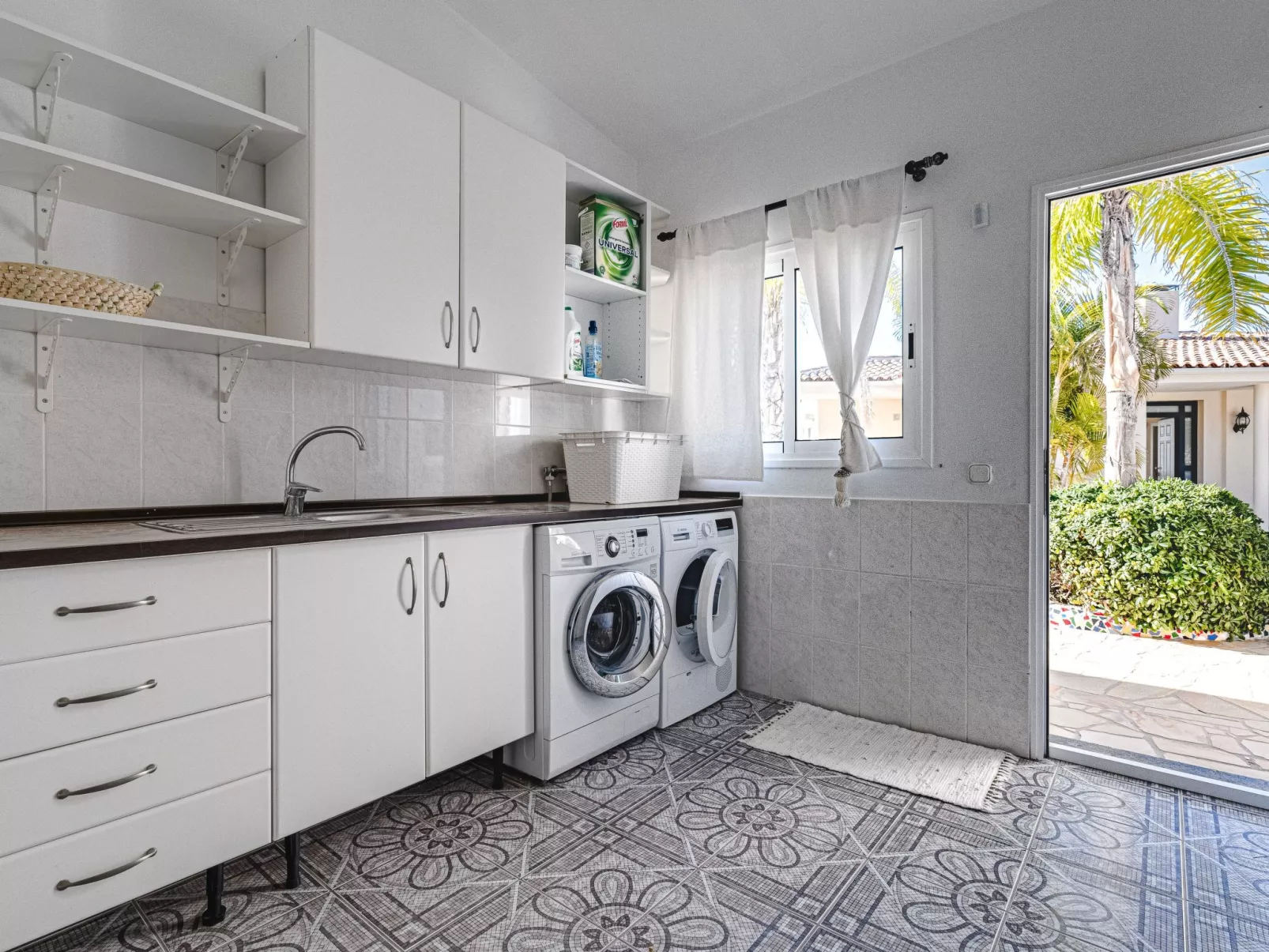 Luxusvilla mit fantastischem Meerblick-Drinnen