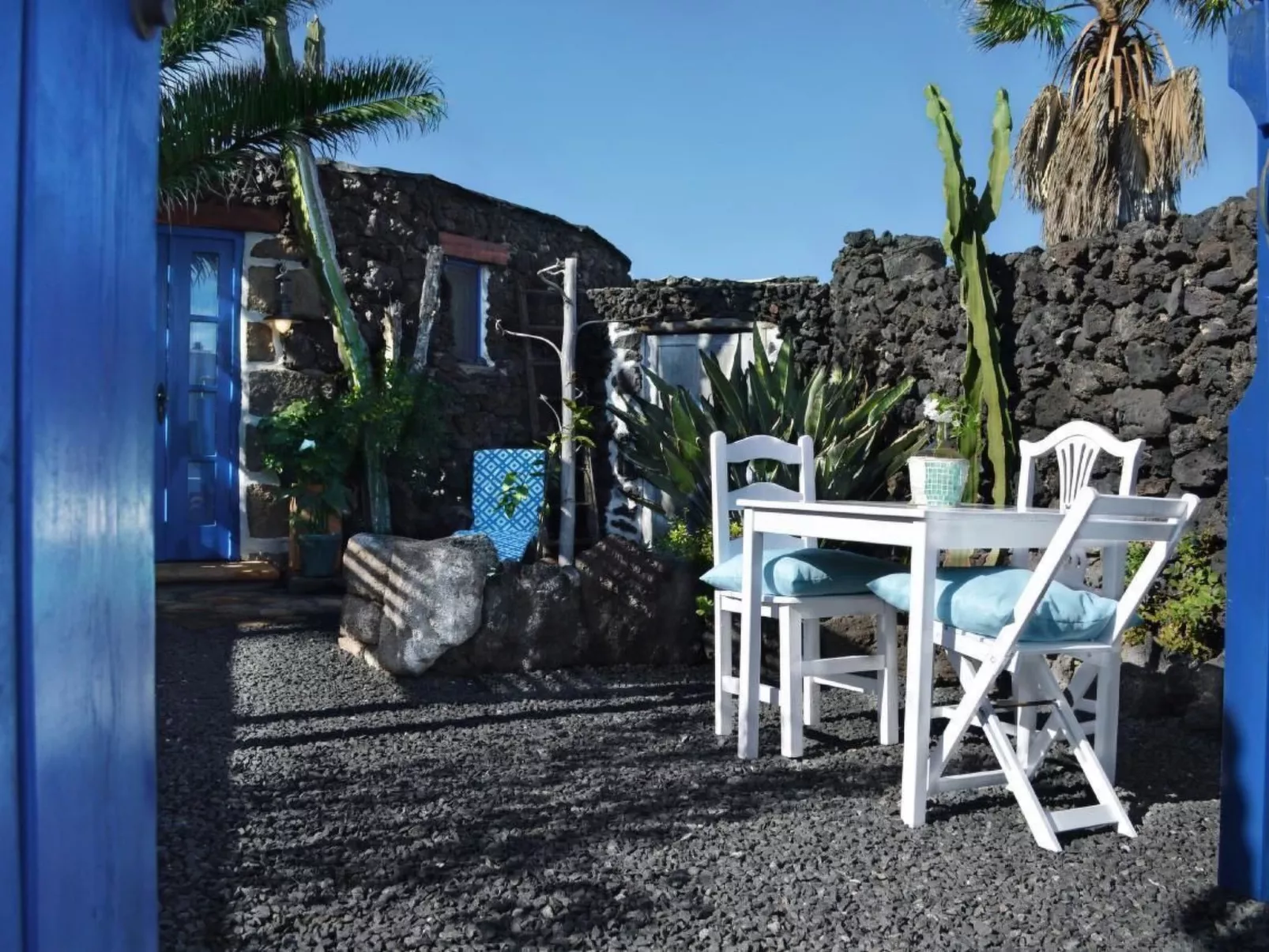 Lavastein-Bauernhaus Yazmina mit schönem Garten-Outside