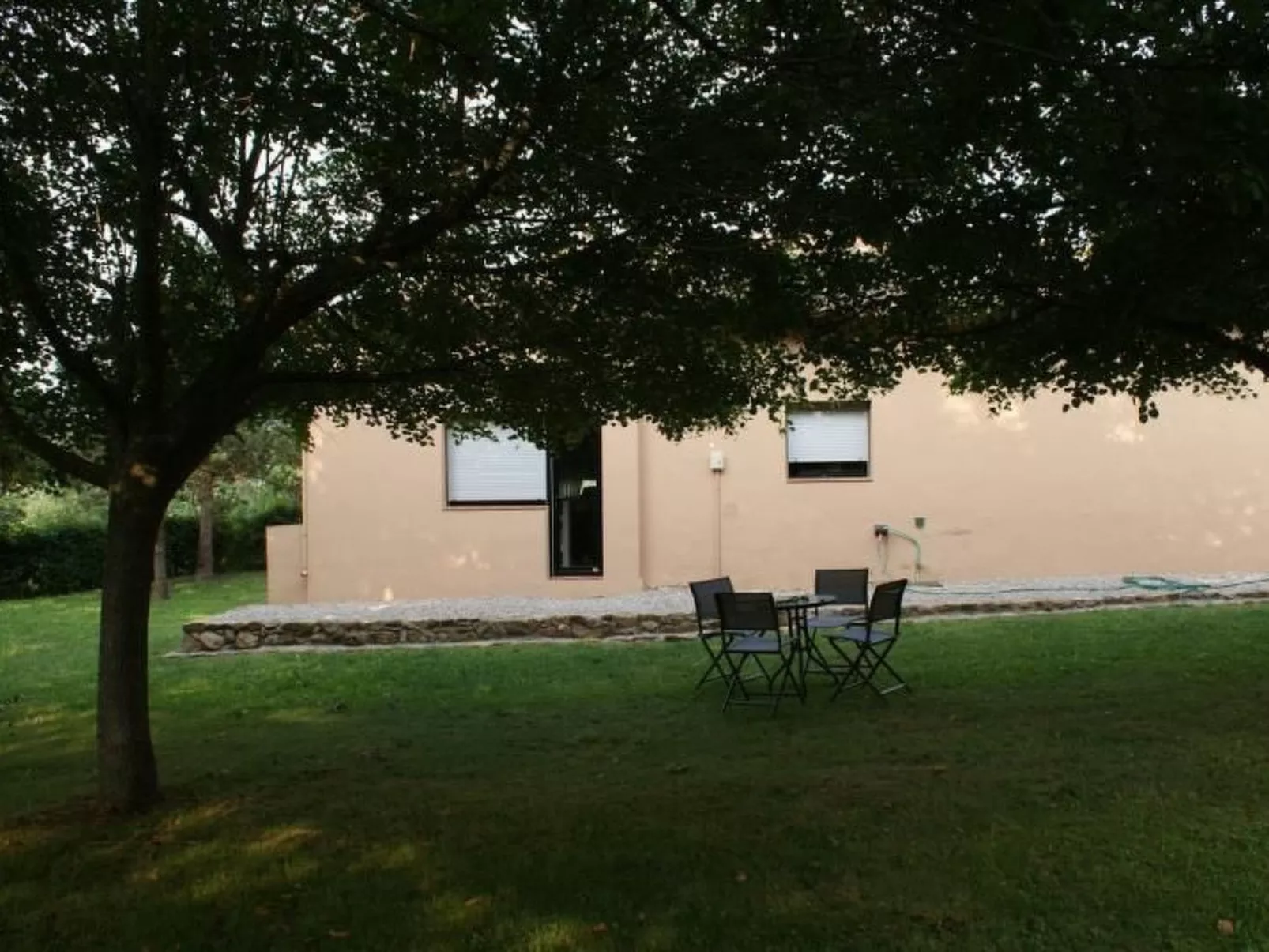 Kleiner Bungalow mit zwei Schlafzimmern.-Outside