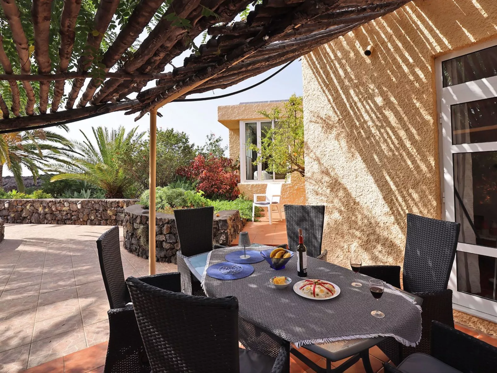 Perla del Sol-Outside