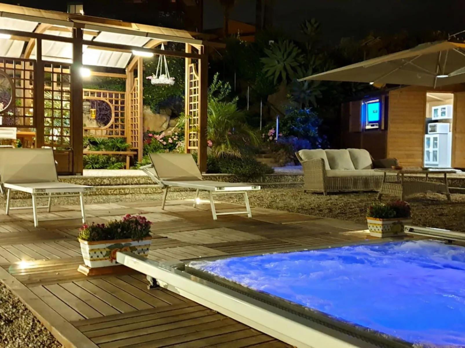 Zyklopenhaus. Erstaunliche Aussicht und privates Mini-Spa-Image-tags.info