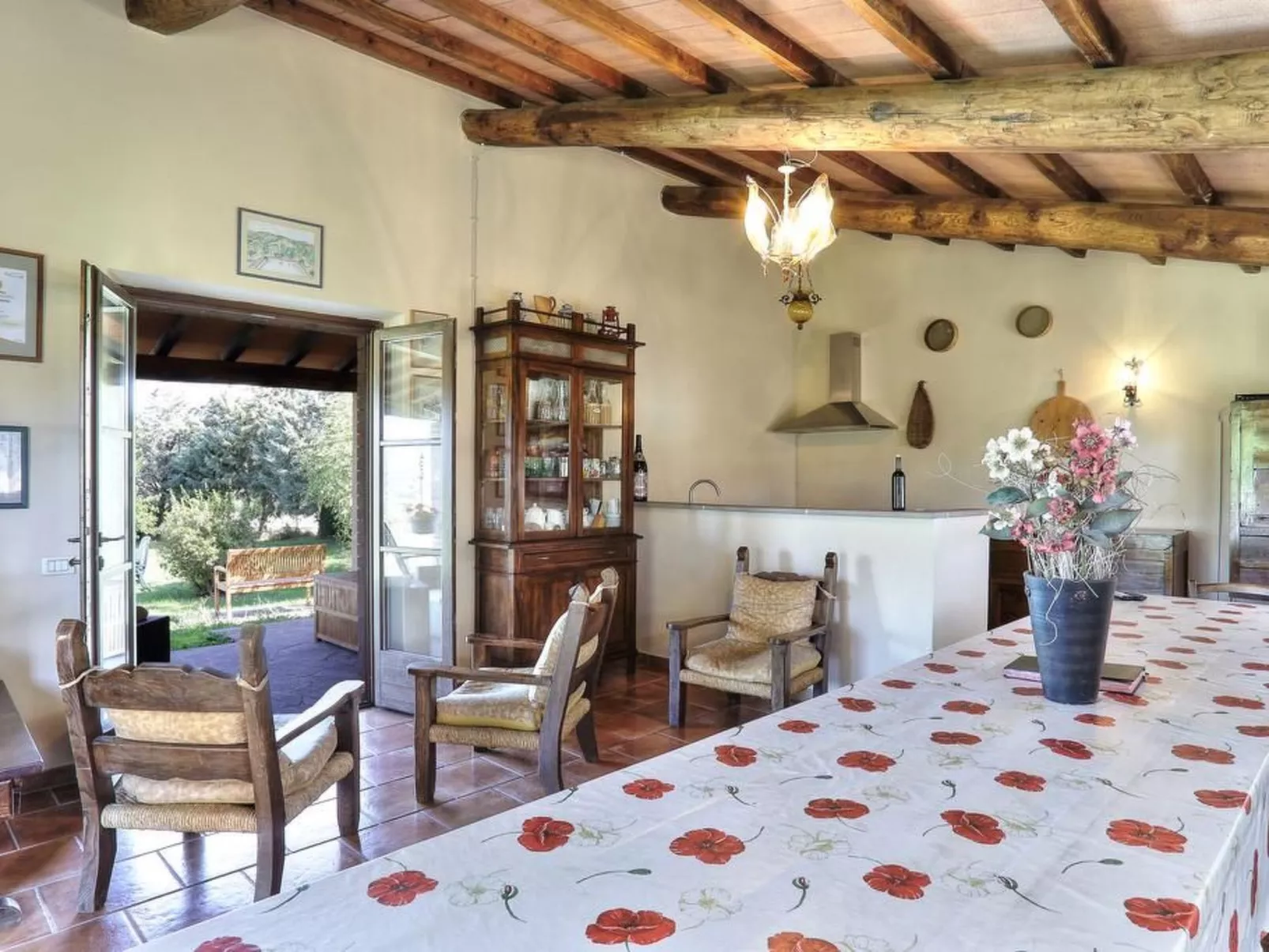 In Pomarance mit Großem gemeinsamem Pool-Drinnen