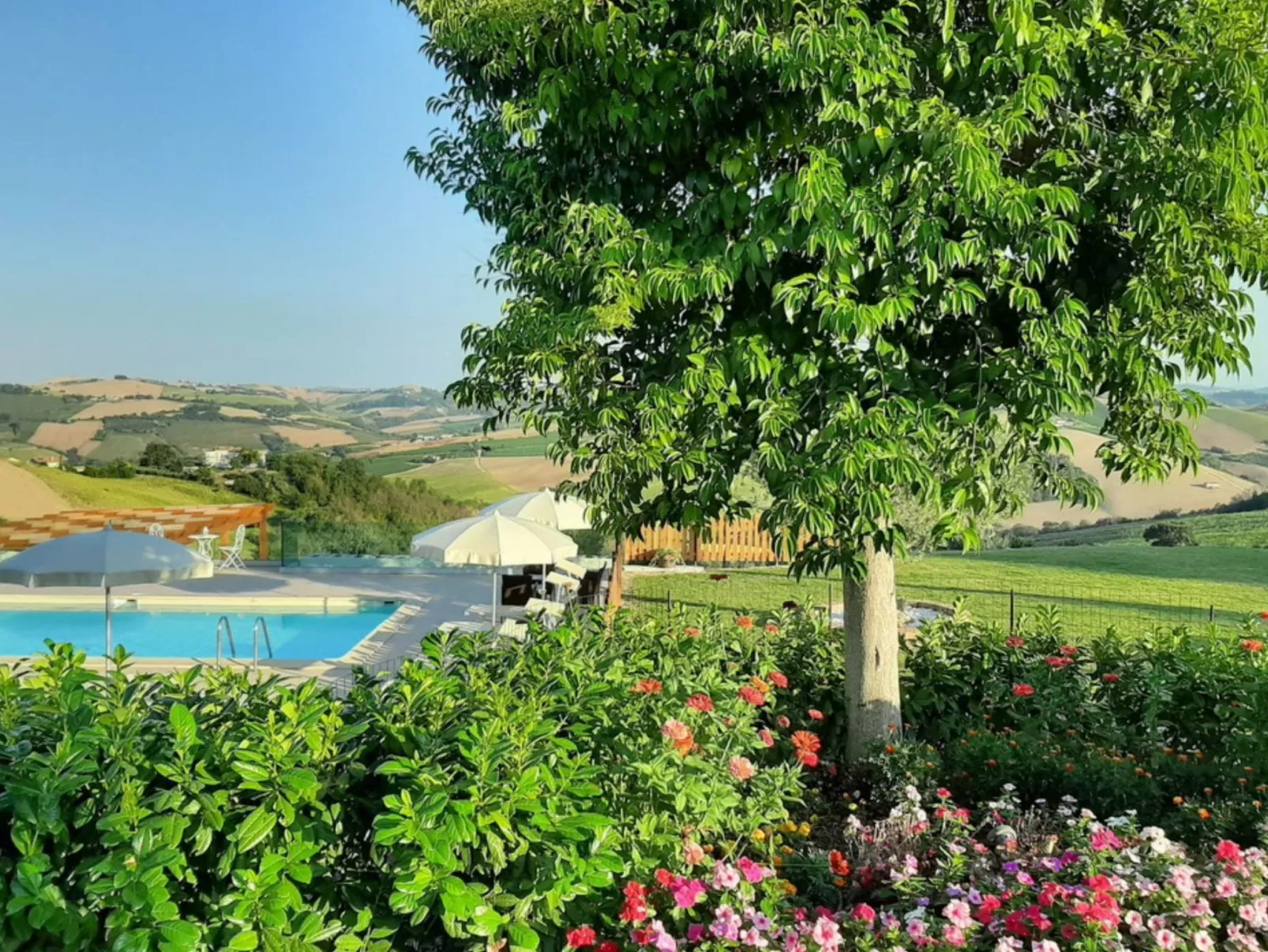 Villa mit atemberaubender Aussicht und privatem Pool-Outside