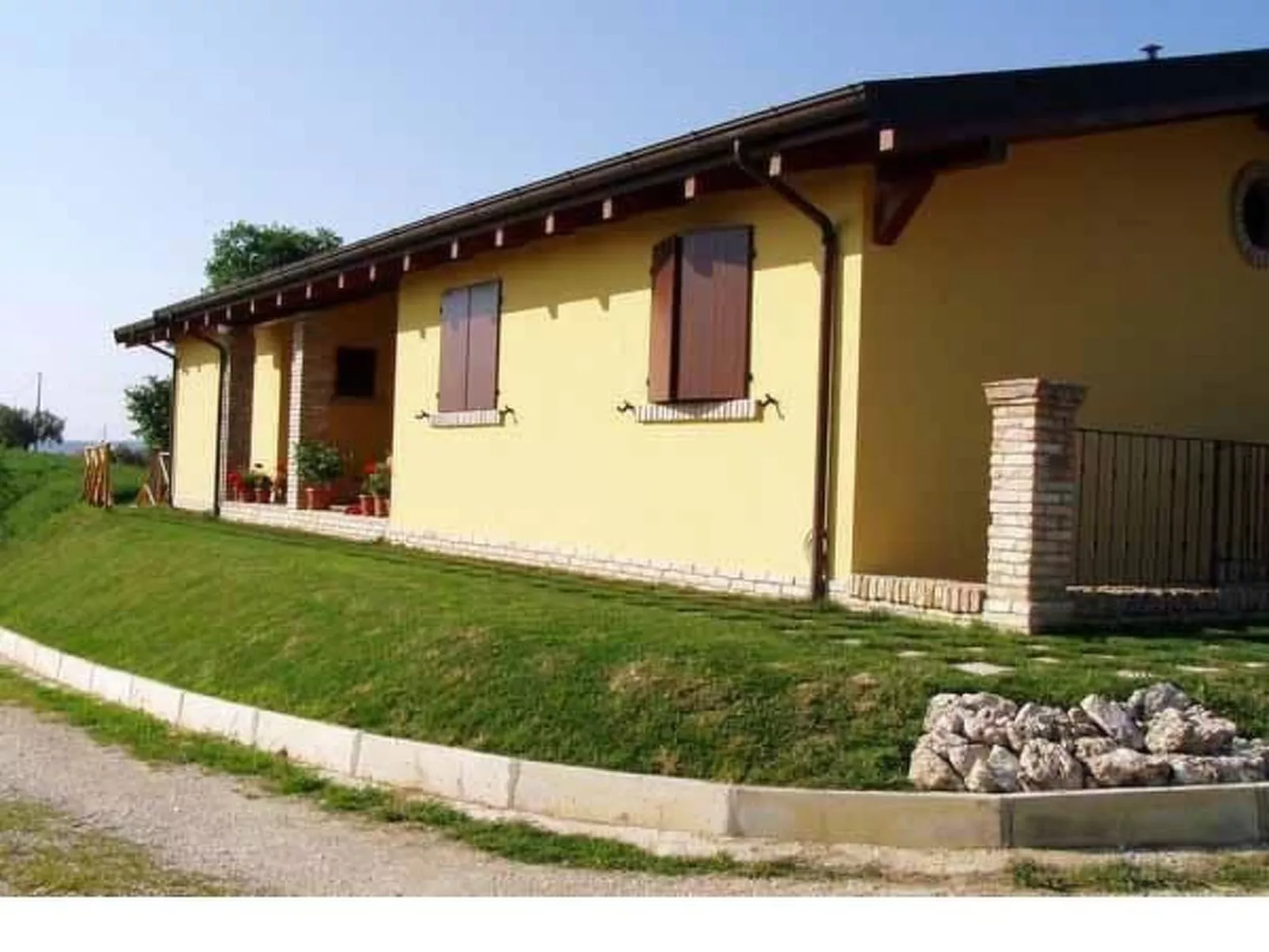 In Notaresco mit Grill und Garten-Draußen