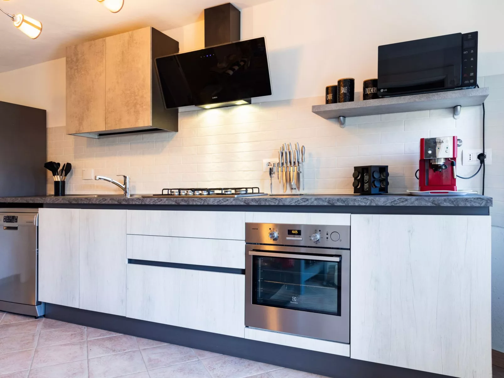 Mit privatem Pool, AC und Weinkeller-Image-tags.info