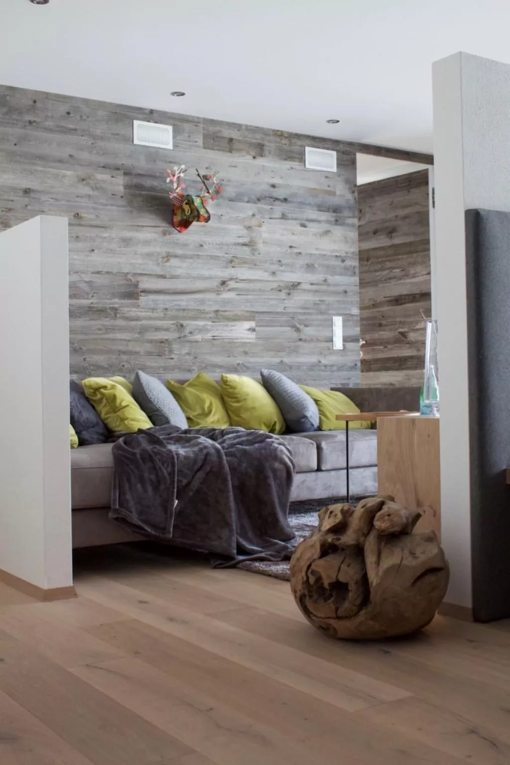 Apartment mit Balkon-Drinnen