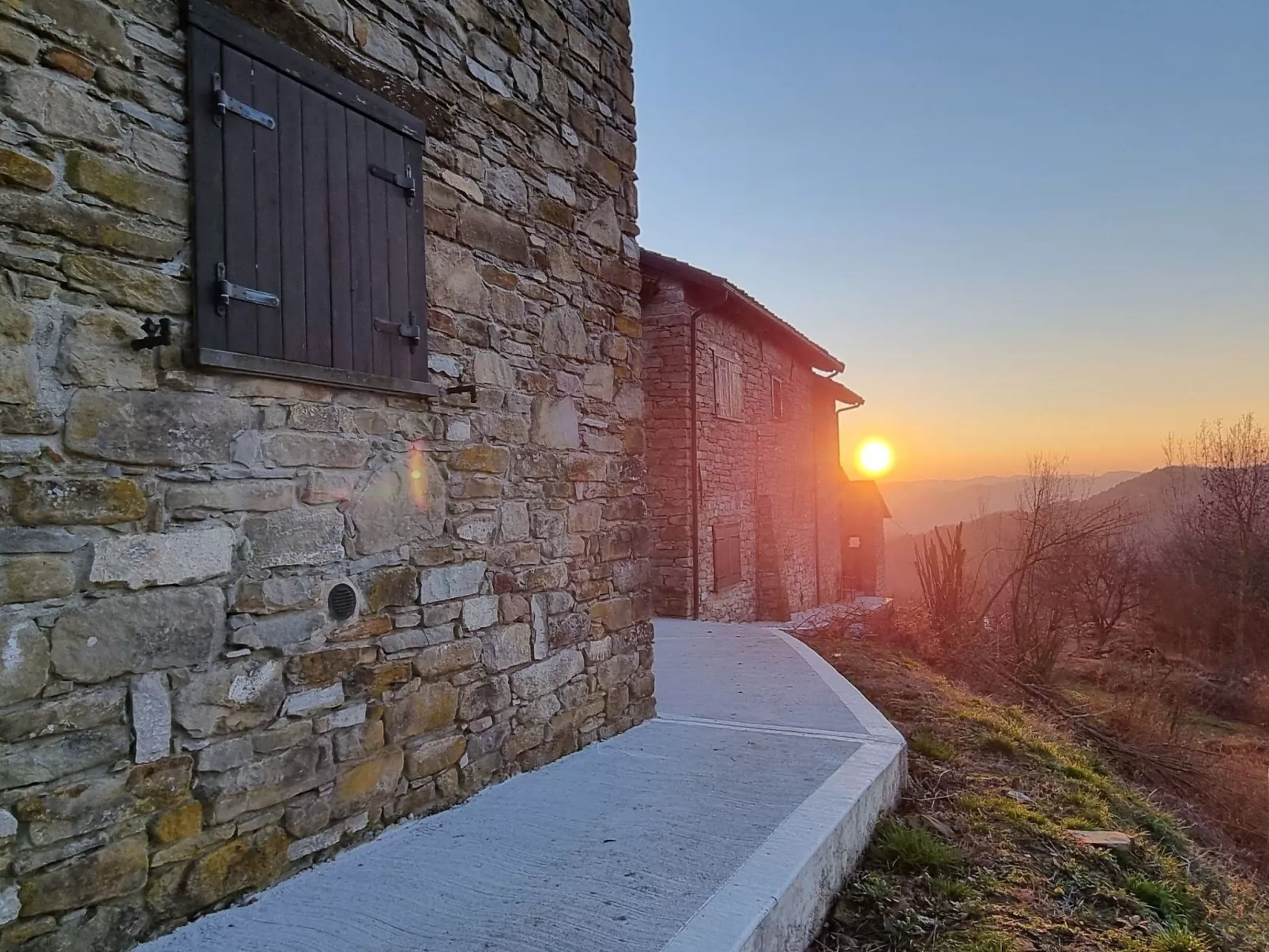 Cascina Bricco 'Ein Balkon in den Alpen-Draußen