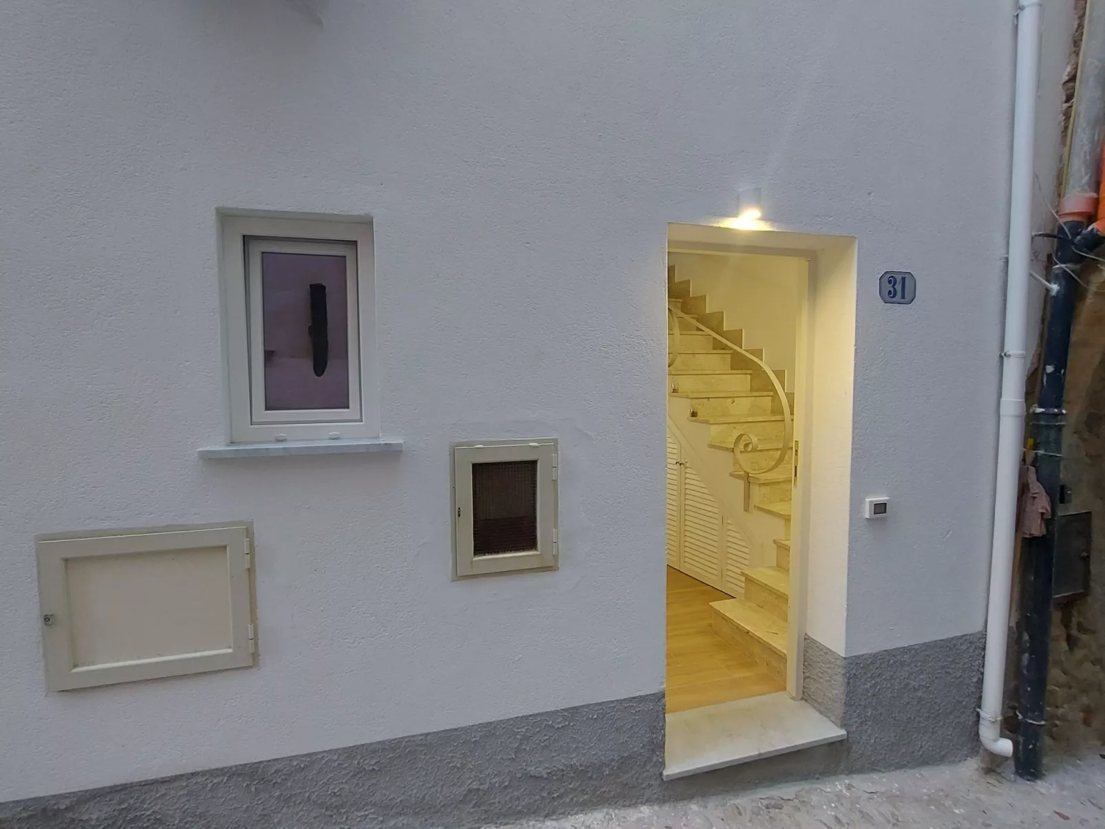 'Marina House-Outside