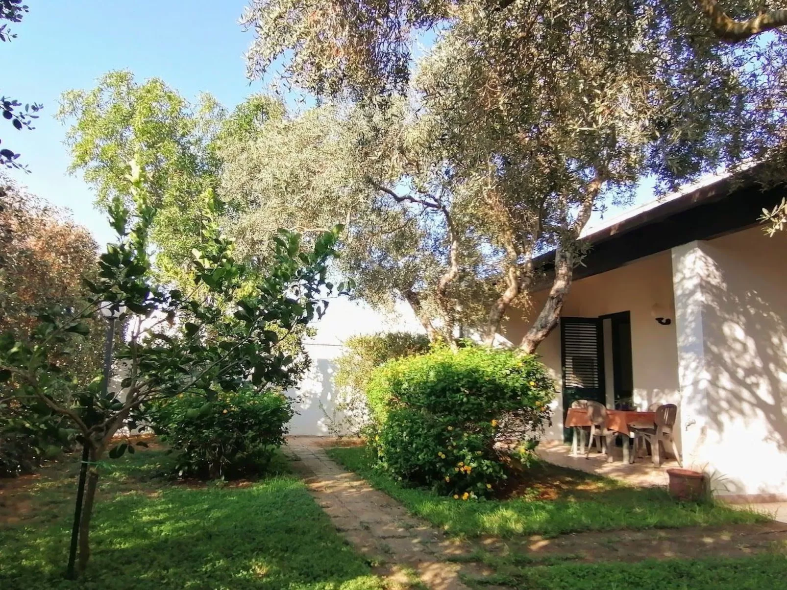 In Marsala mit Terrasse, gemeinschaftlichem Pool und Grill-Draußen