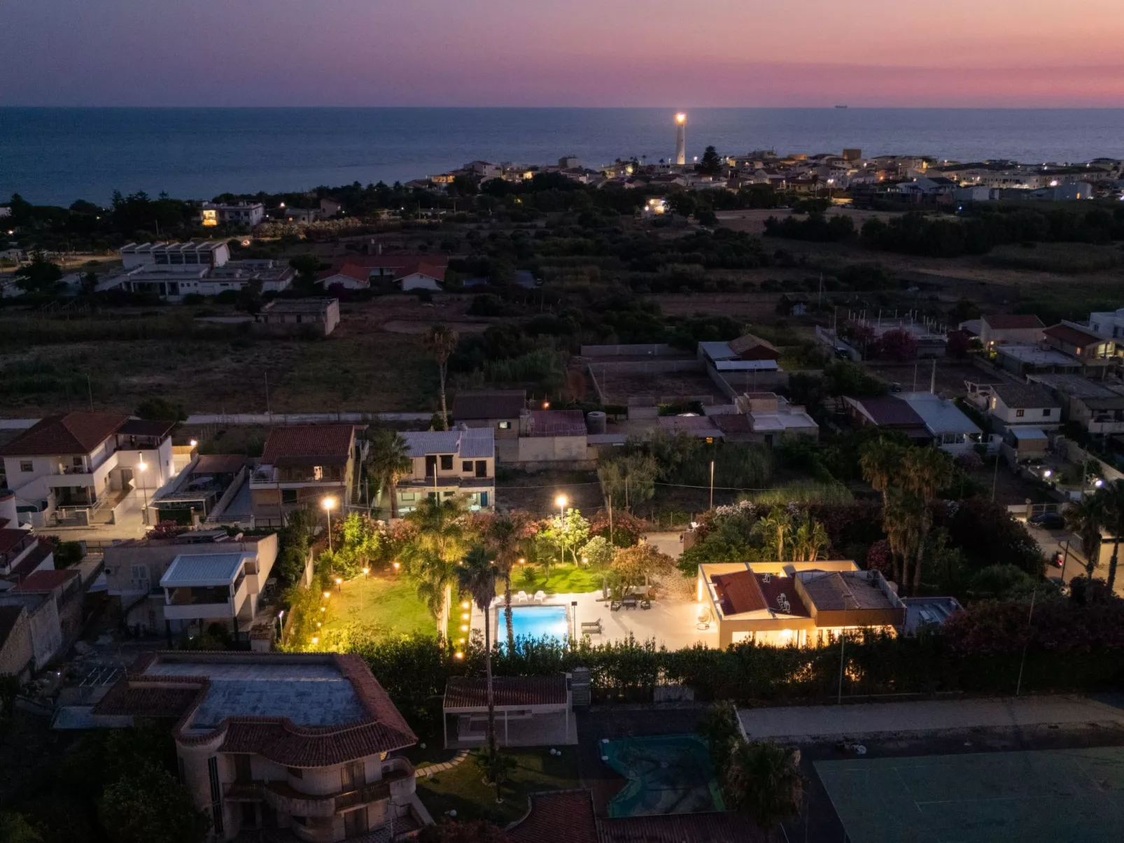 Nereide, Luxusvilla mit Pool am Meer-Image-tags.info