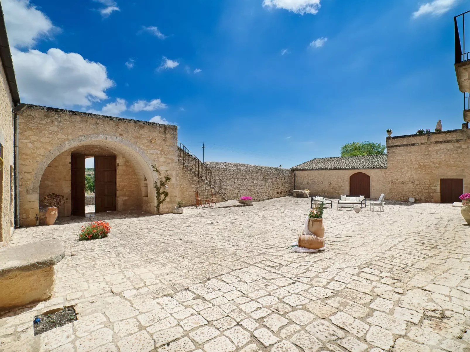 Scifazzo, typisch sizilianische Villa mit Swimmingpool-Outside