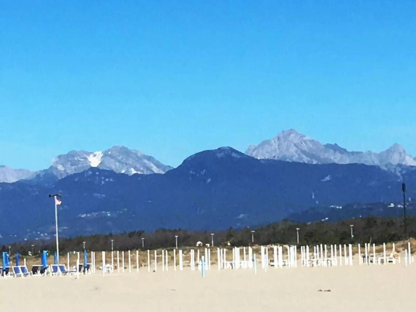Mobilheim auf einem Campingplatz in der Nähe des Meeres und von Pisa-Outside