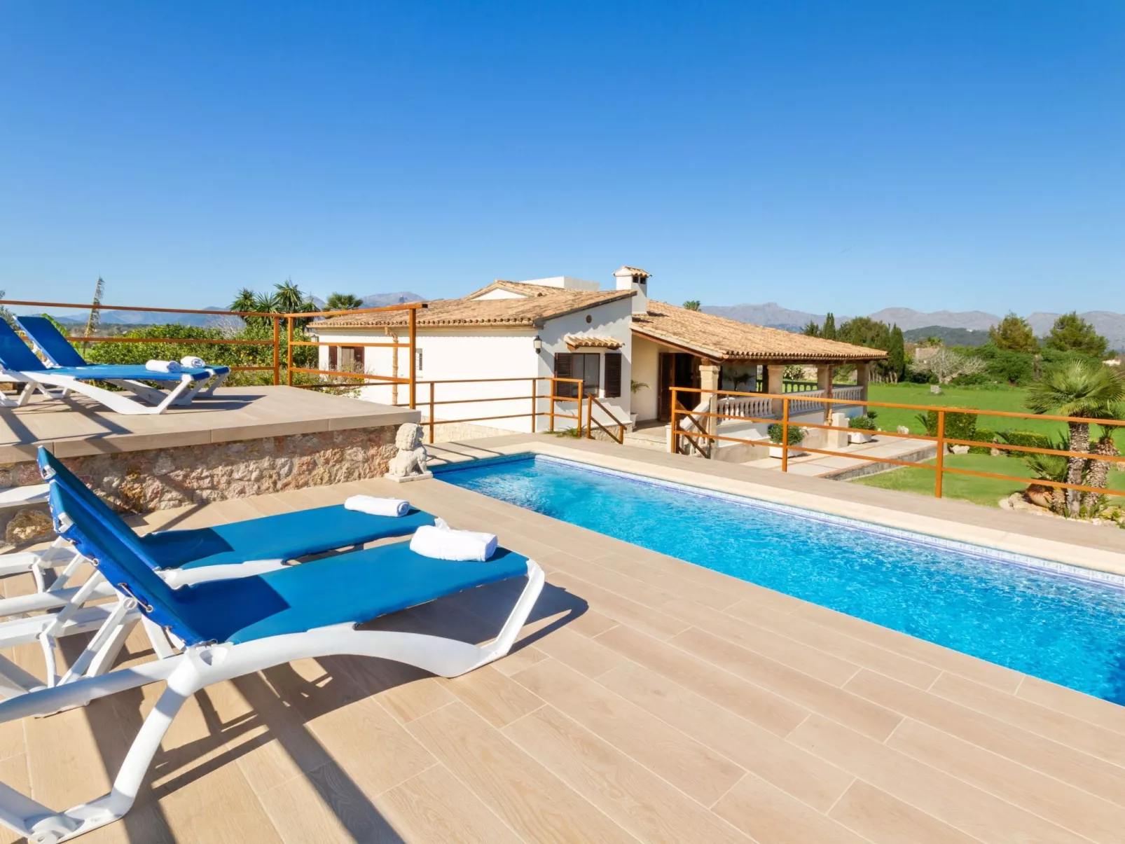 Villa Can Soler-Outside