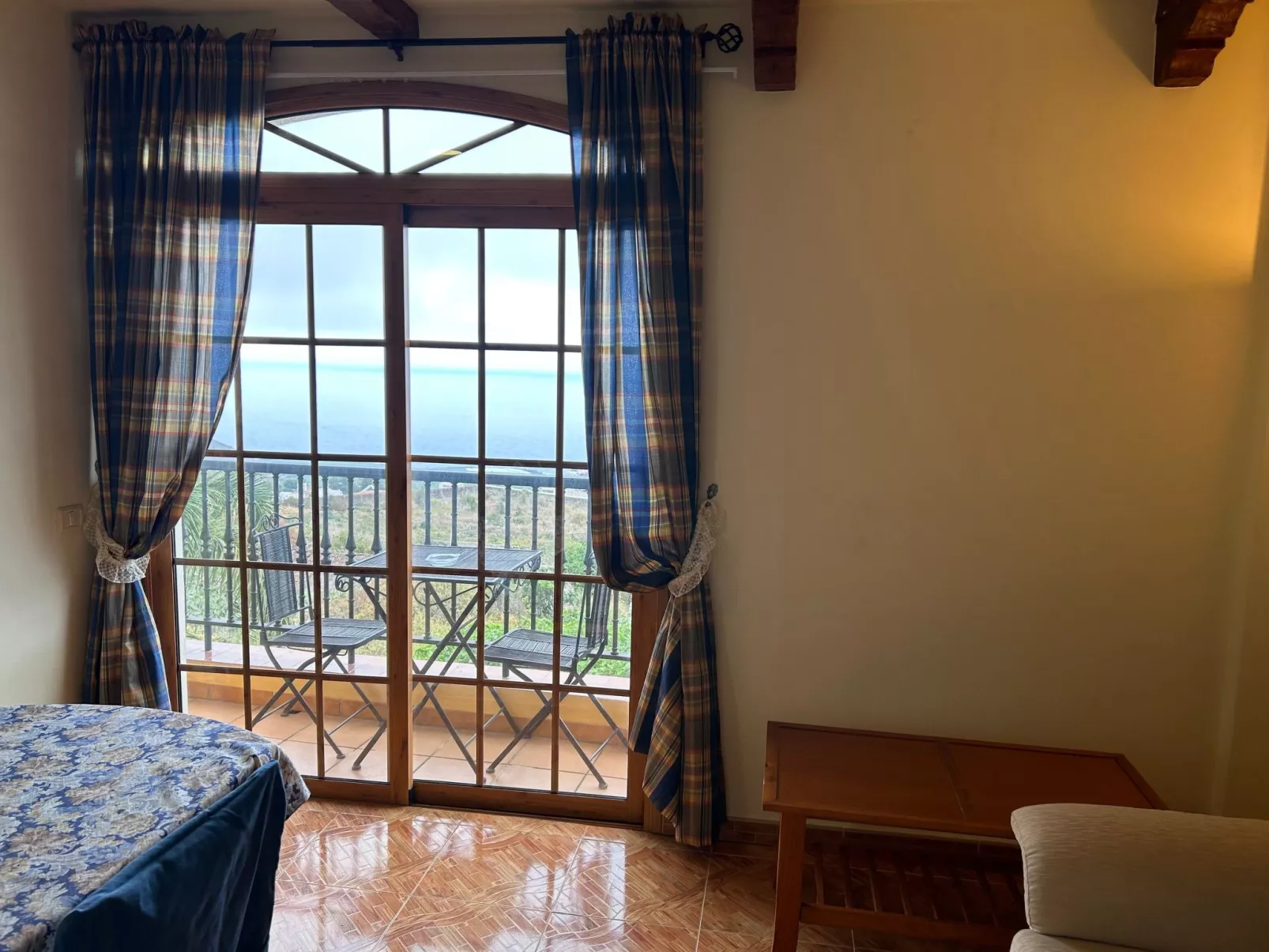 Apartment mit Balkon und Meerblick-Image-tags.info