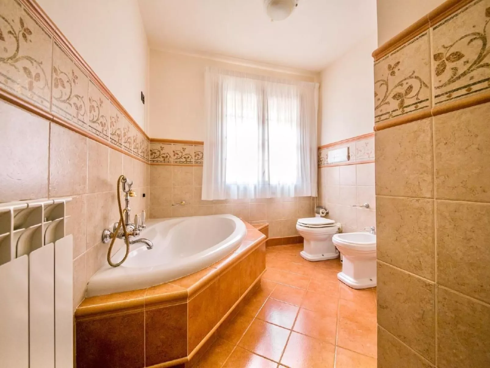 "Bouganvillae" mit Pool-Image-tags.info