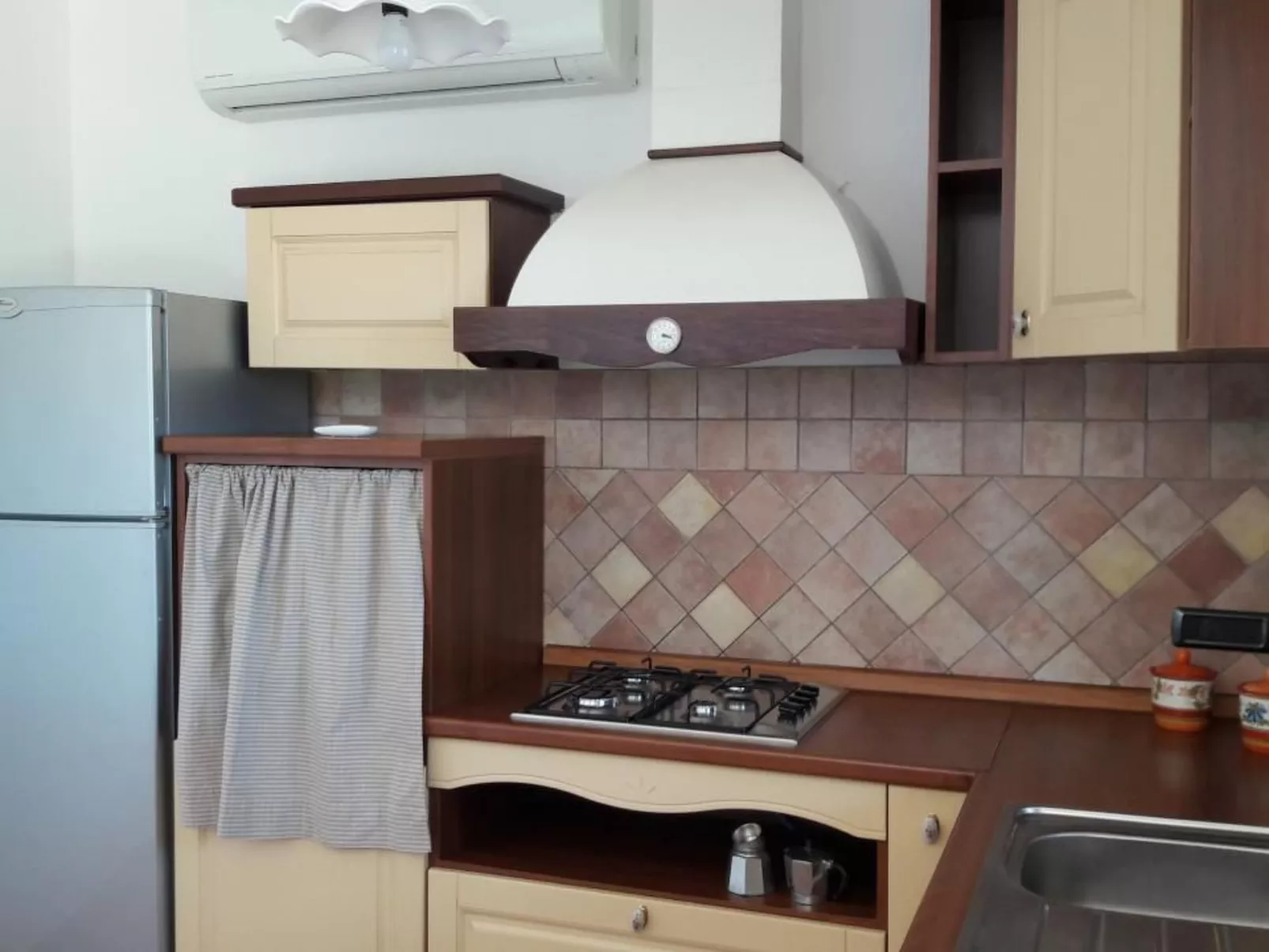 Villa im Grünen mit Schwimmbad und Meerblick-Image-tags.info