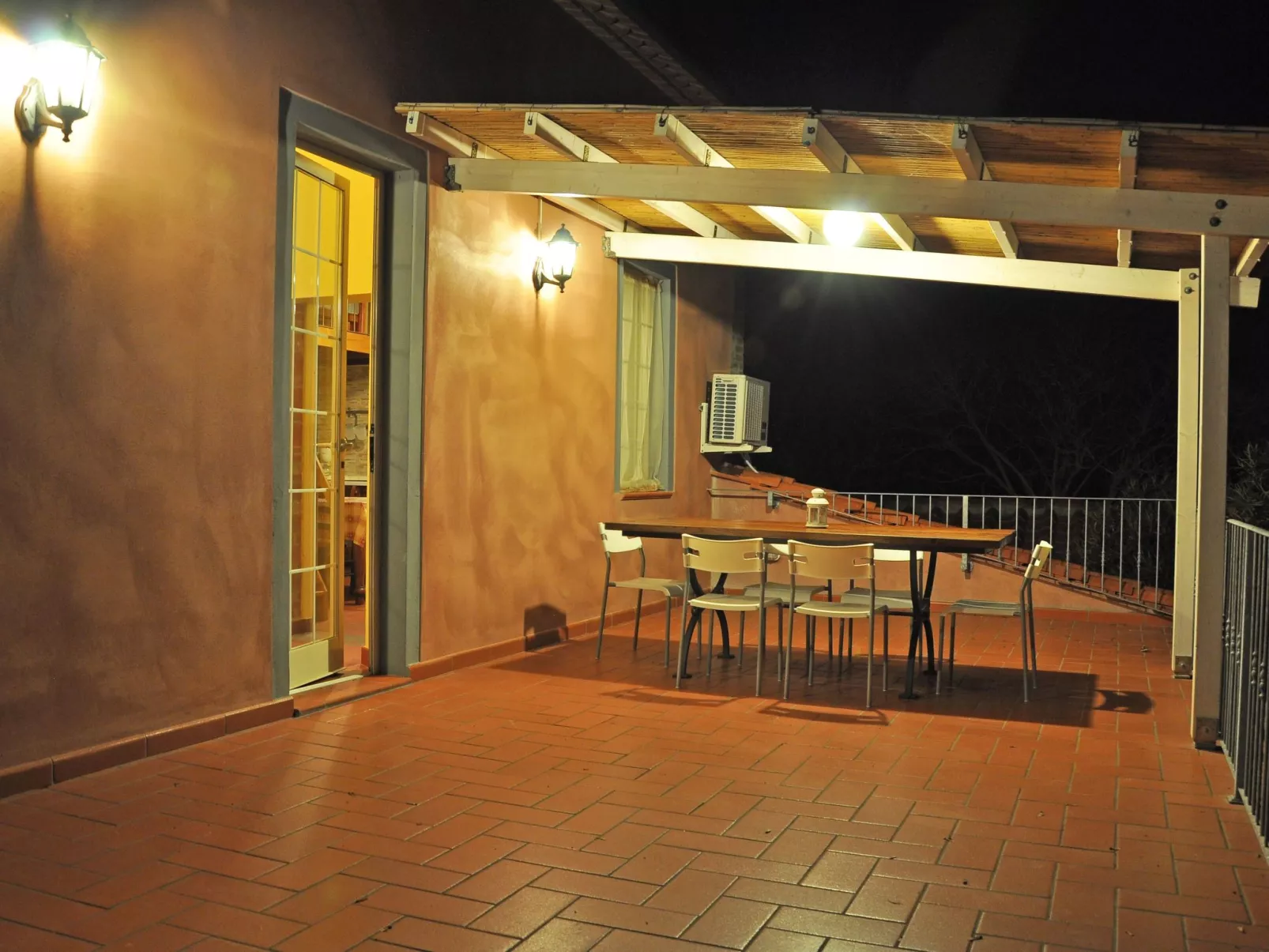 "Casa Olmo" Schwimmbad und Jacuzzi, privater Garten-Outside