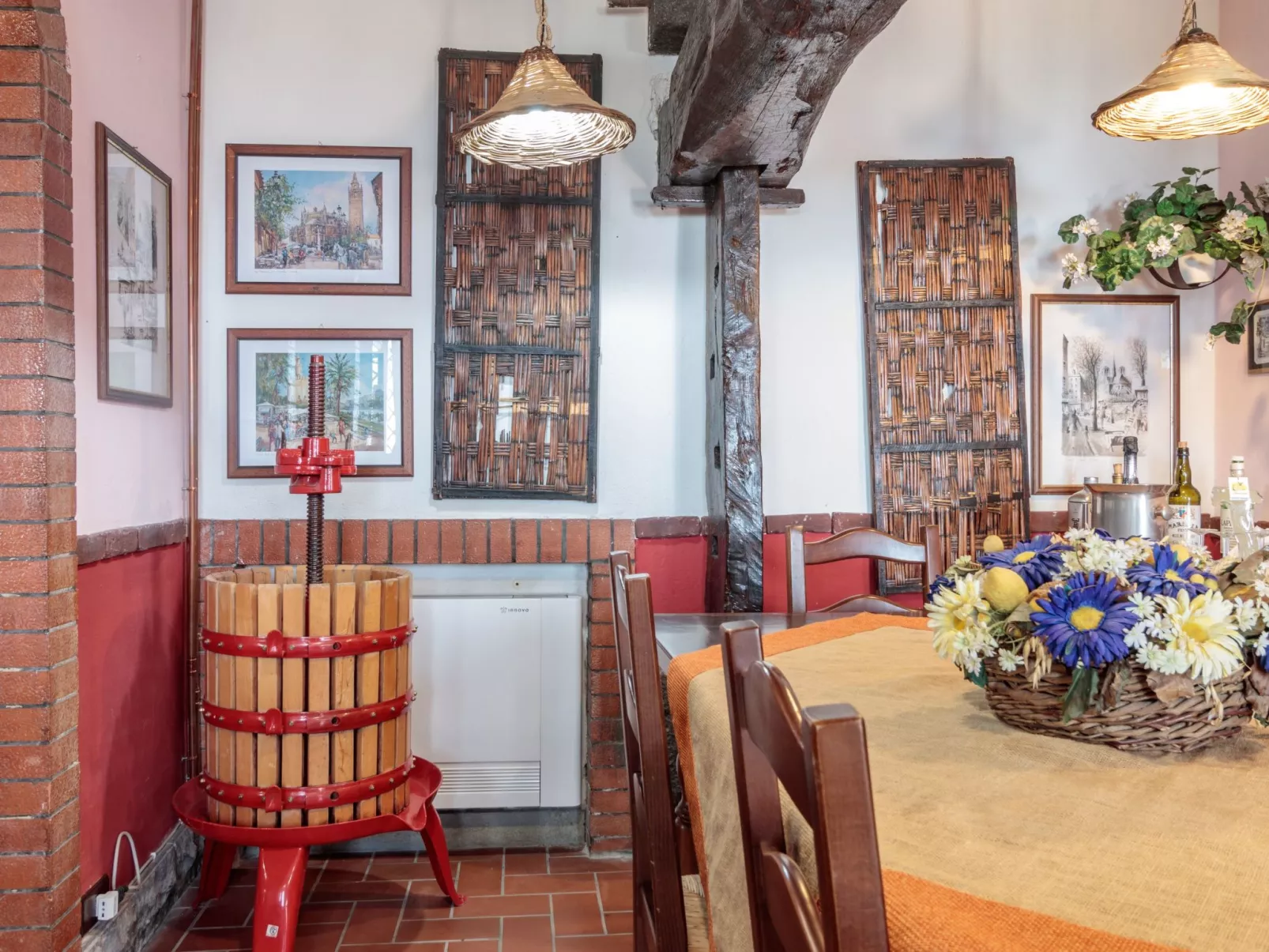 Cottage mit Whirlpool-Drinnen