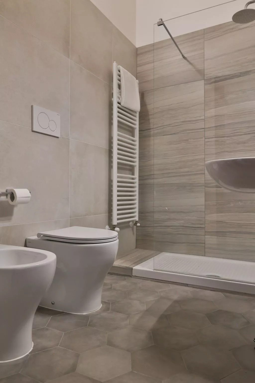 Große Wohnung mit 3 Schlafzimmern und 4 Bädern-Image-tags.info