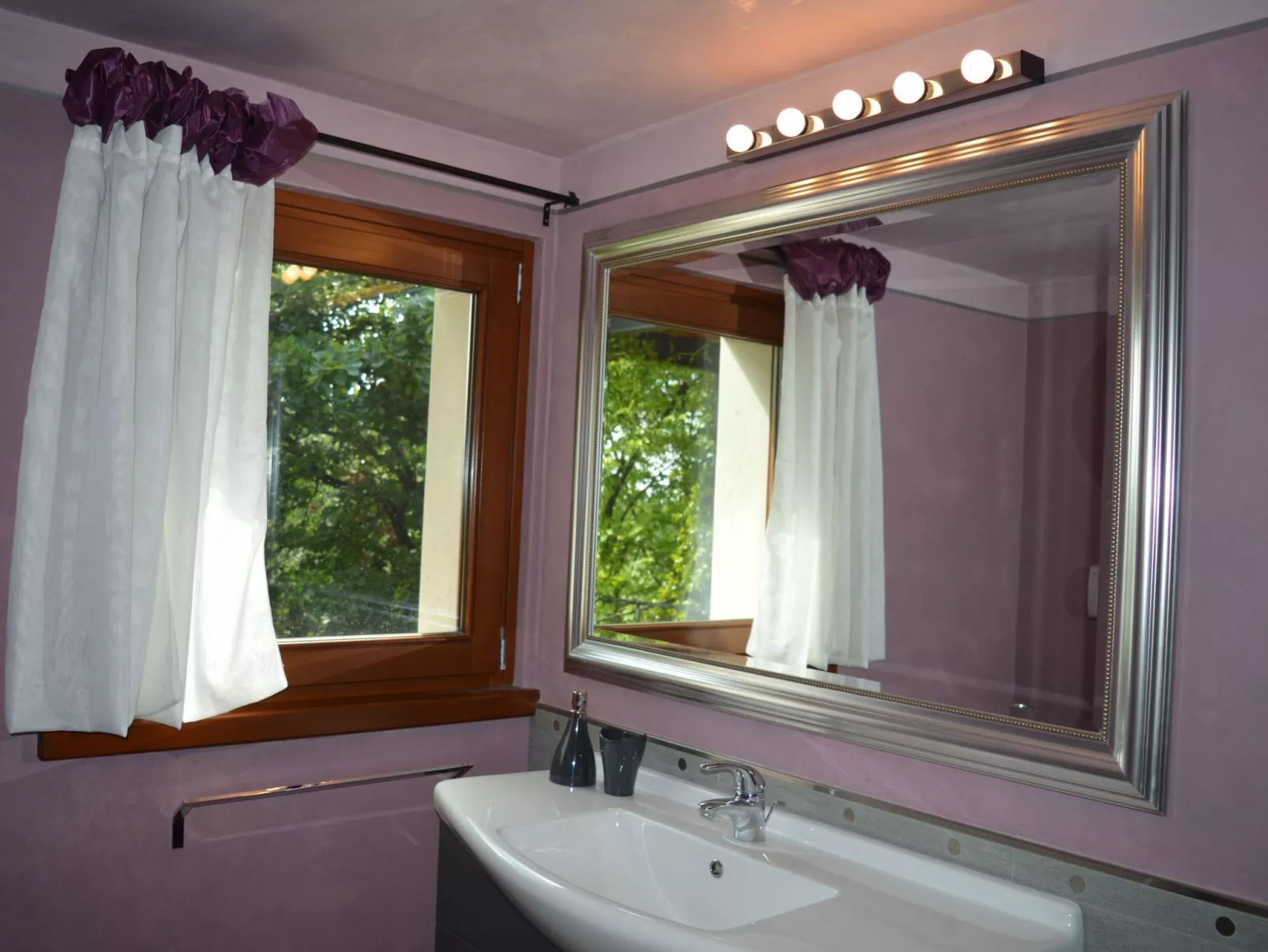 Wohnung mit Blick auf den Gardasee-Drinnen