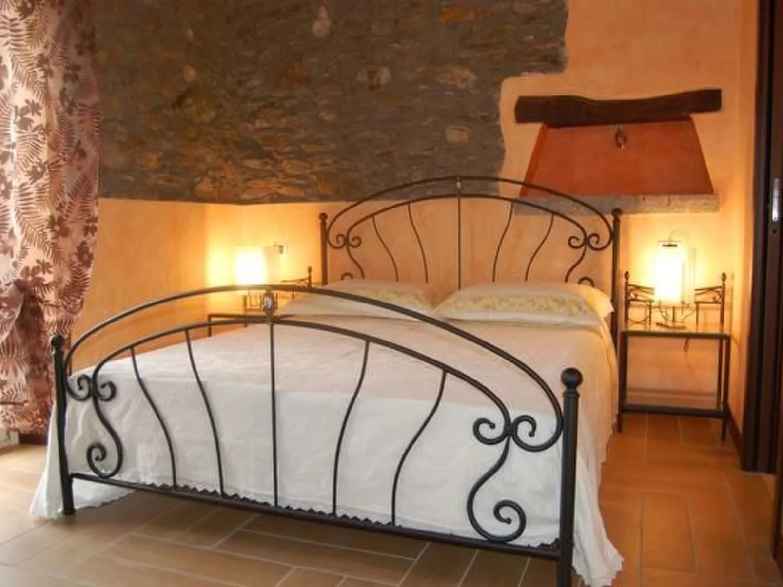 Rustikales Haus in ruhiger Lage mit  Seesicht-Drinnen