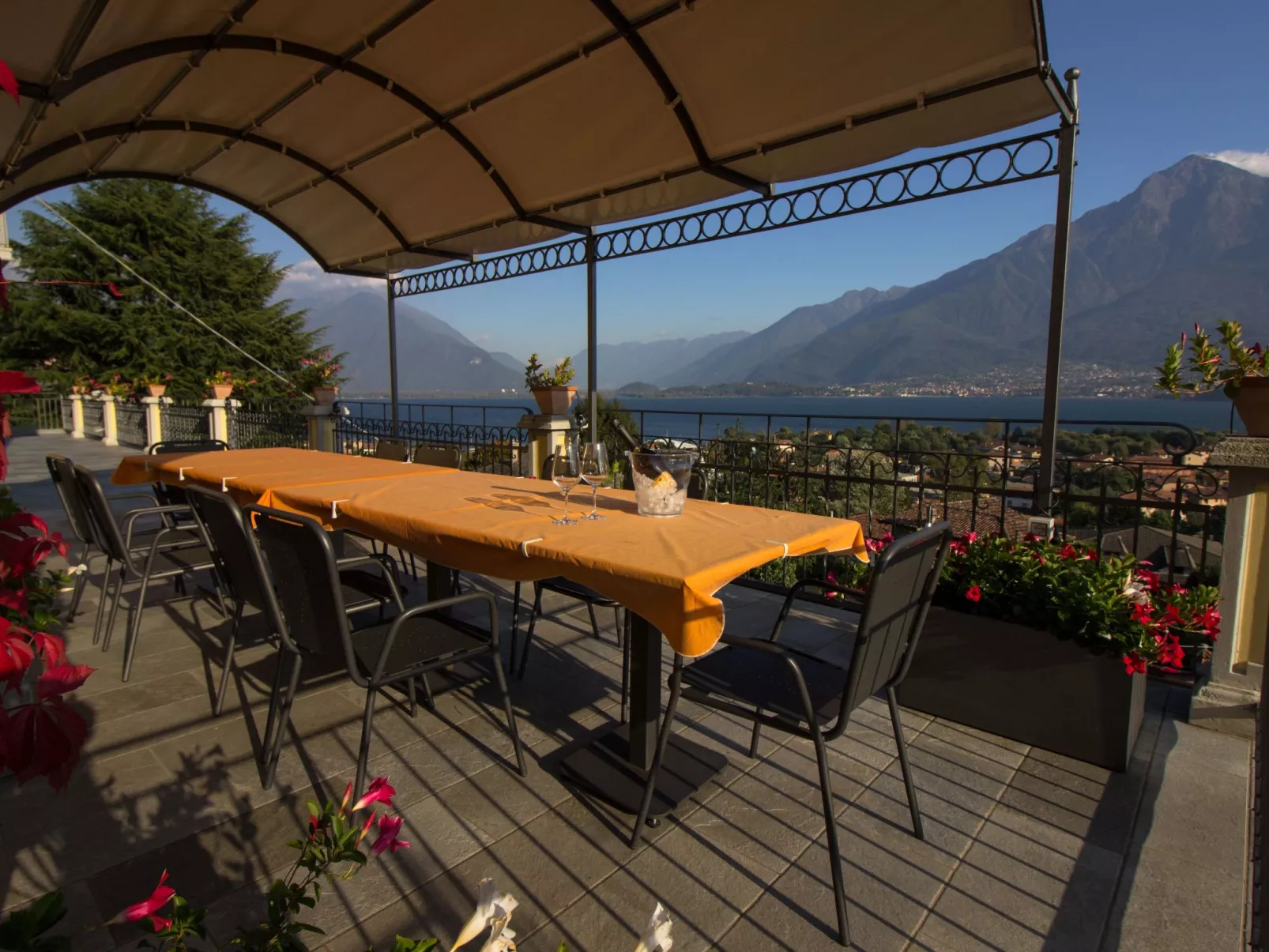 'Villa Perla del Lago-Draußen