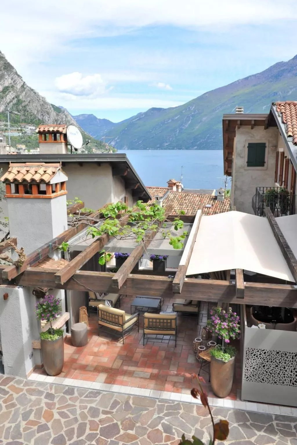Große Wohnung in Limone Sul Garda mit Terrasse und Garten und Nah am Strand-Outside