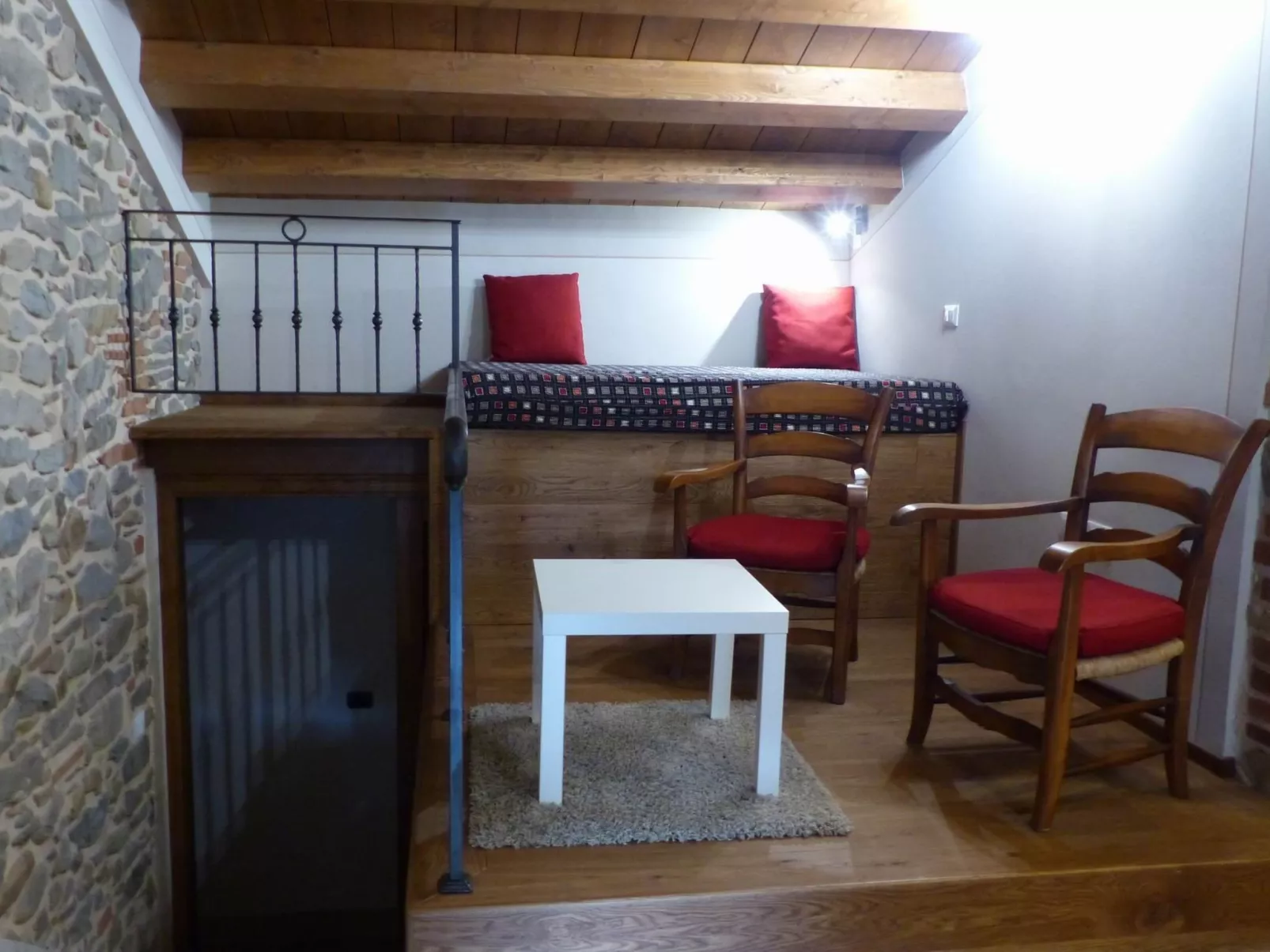 'Case cioni' mit Schwimmbad-Drinnen