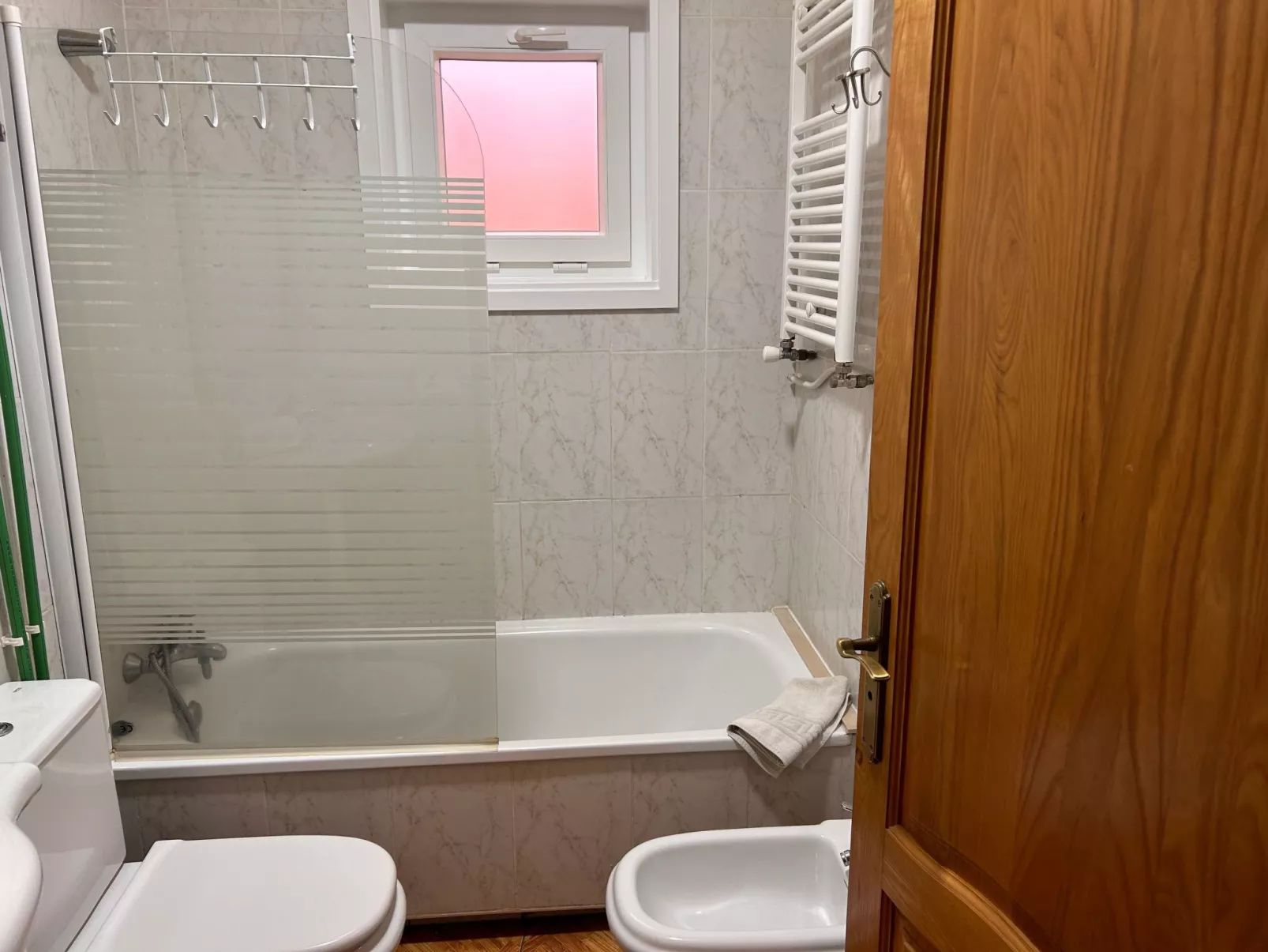 Apartment mit Balkon und Meerblick-Drinnen