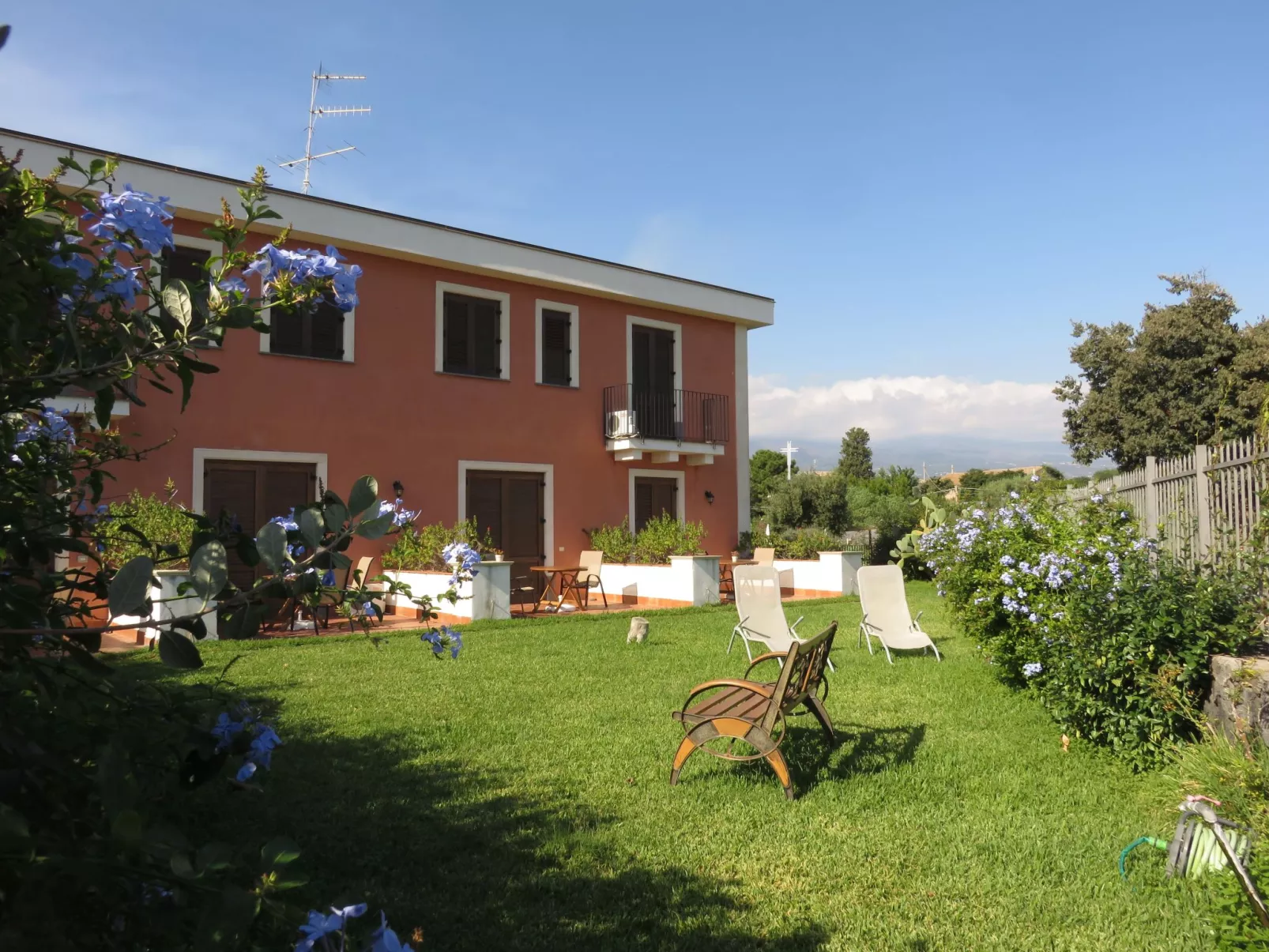 Einzimmerwohnung mit Terrasse-Draußen