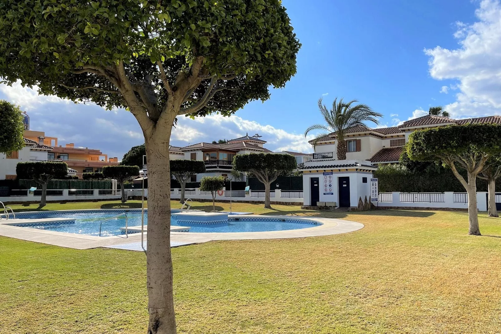 Apartamento Planta Baja con terraza-Gardens summer