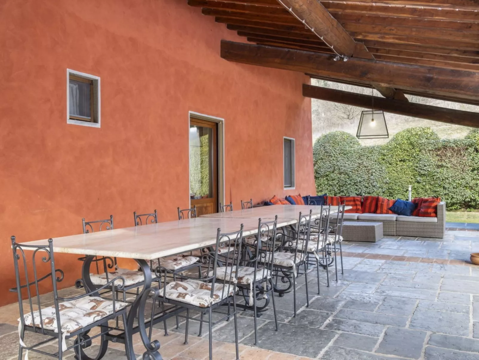 Villa mit privatem Pool und Wellnessbereich-Outside