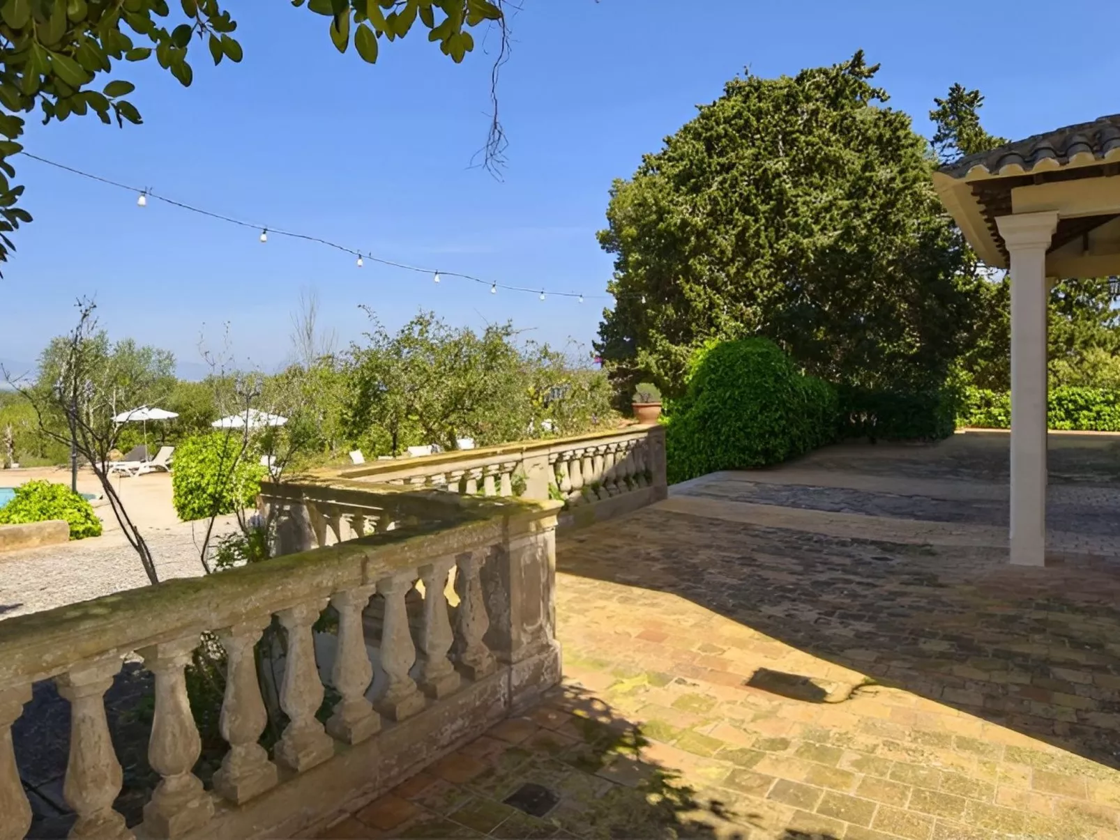 Großes Landhaus mit Schwimmbad in Meeresnähe-Draußen