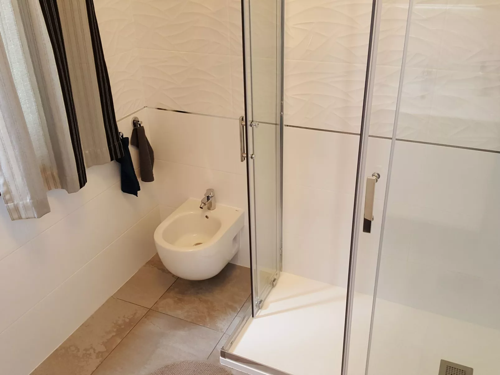 Wohnung mit Aussicht auf Meer und Klippen-Image-tags.info