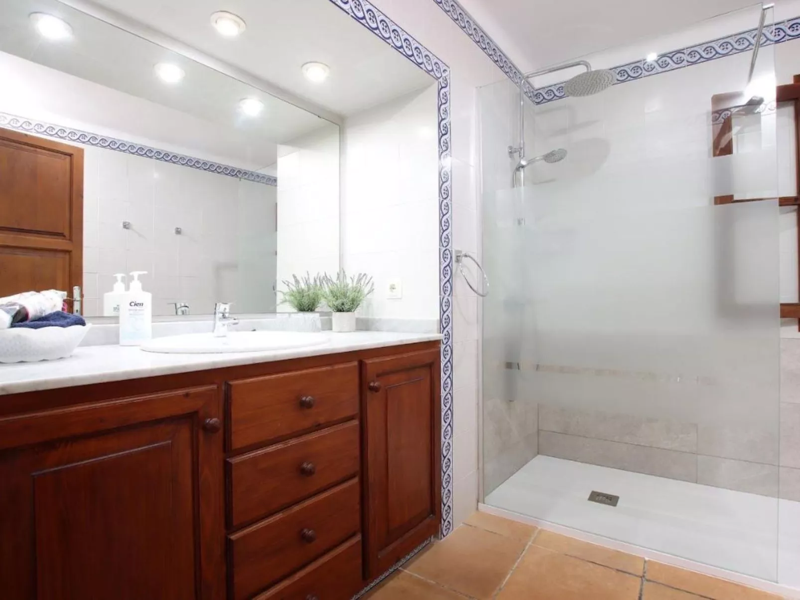 Villa Camp Redo-Inside