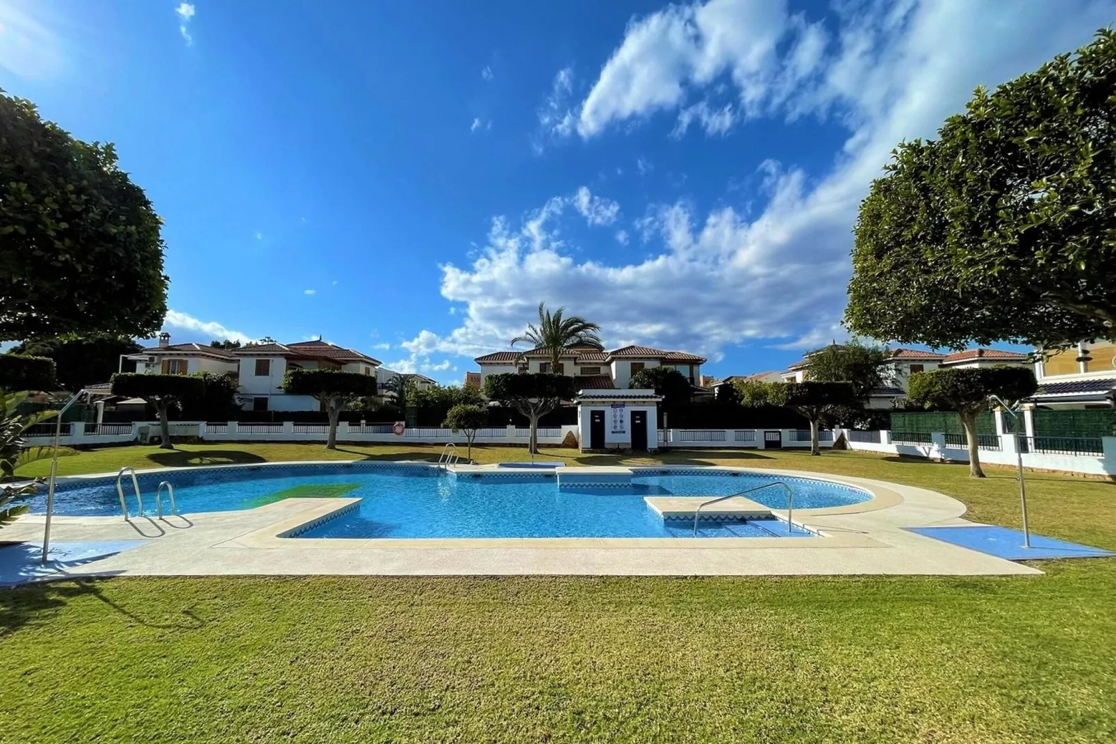 Apartamento Planta Baja con terraza-Gardens summer